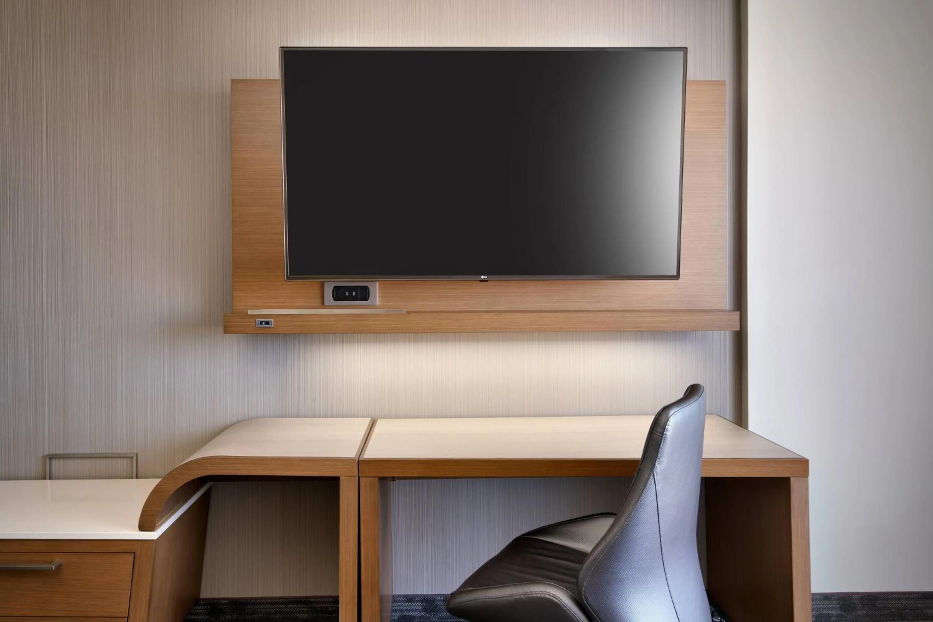 Photo of the whole room in Courtyard by Marriott Cedar City