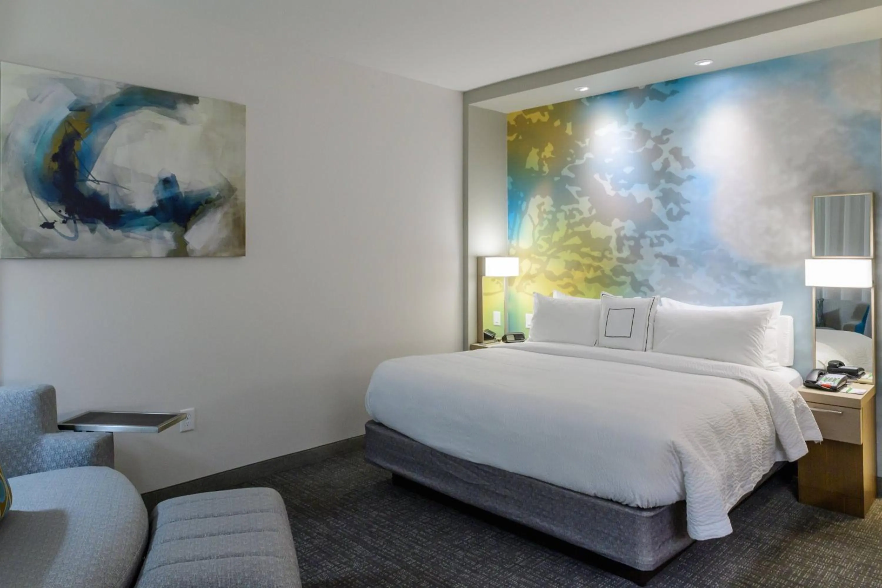 Photo of the whole room, Bed in Courtyard by Marriott Lake Jackson