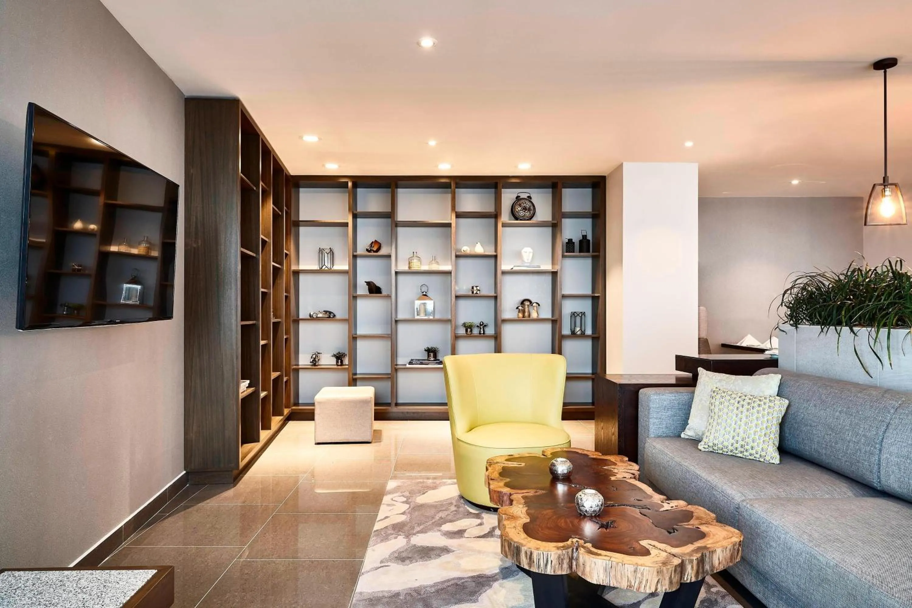 Lounge or bar in Marriott Santa Cruz de la Sierra Hotel