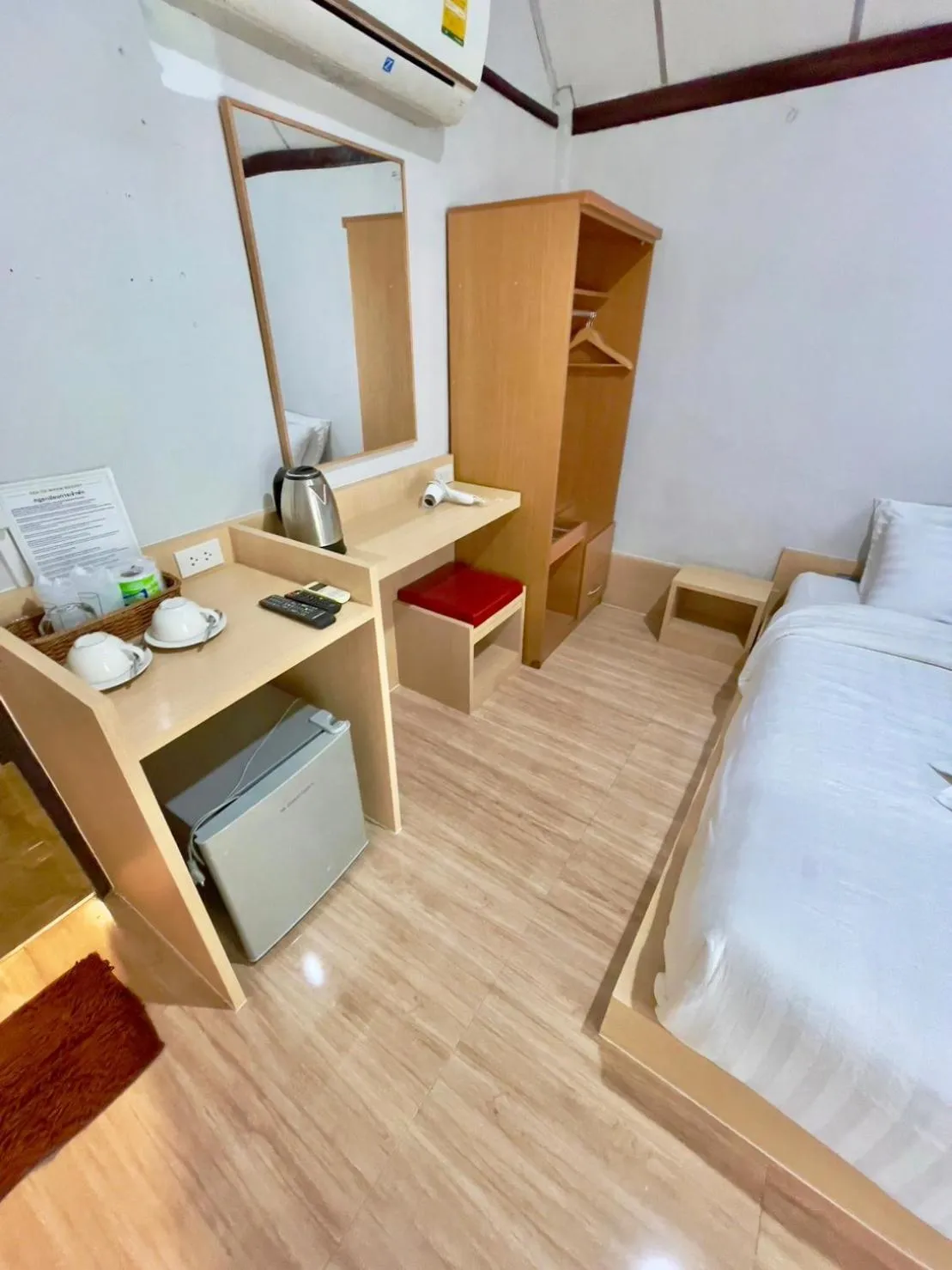 Bed in Sea To Moon Lipe