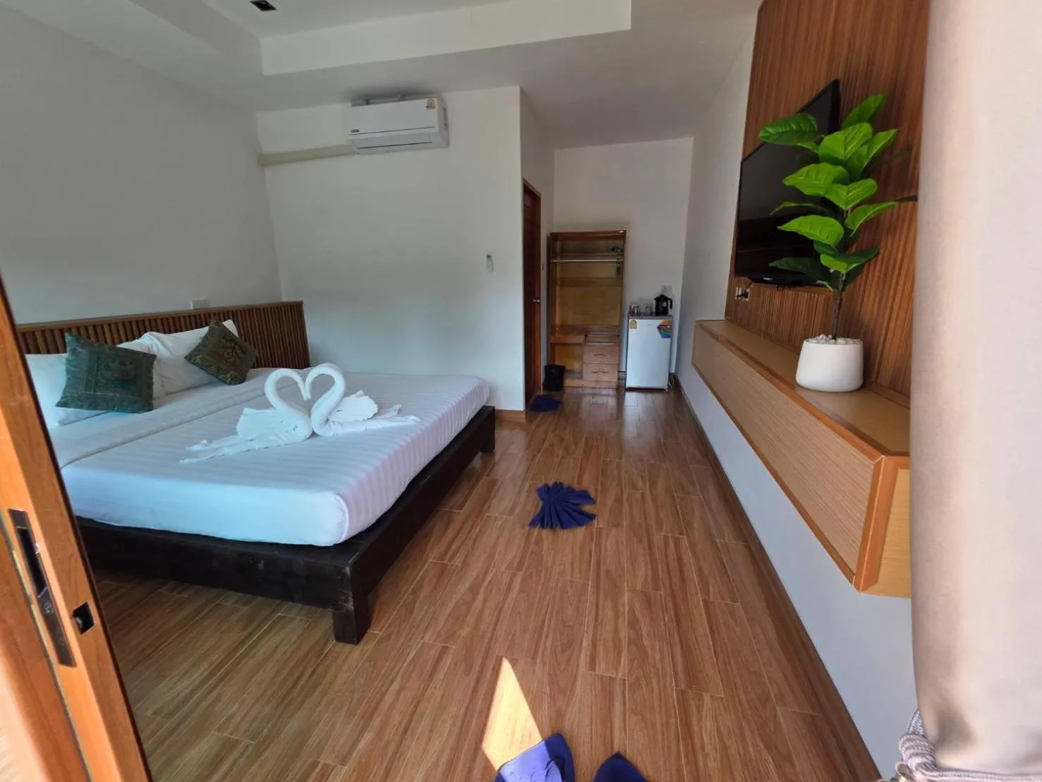 Bed in Sea To Moon Lipe