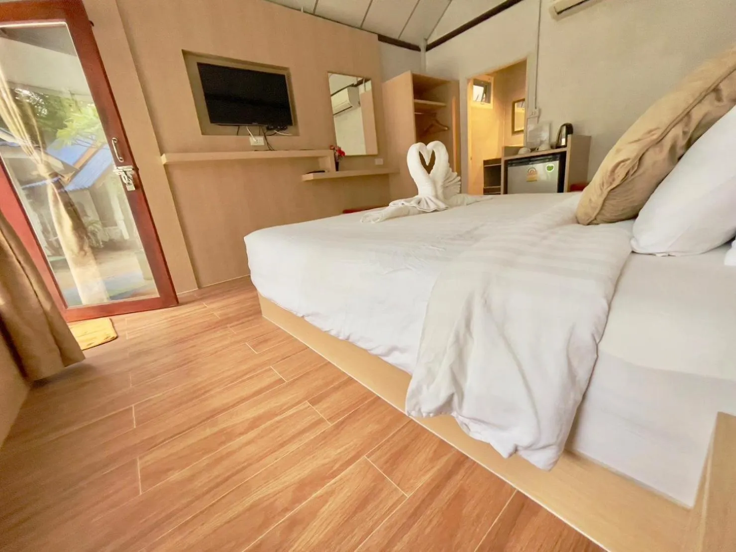 Bed in Sea To Moon Lipe