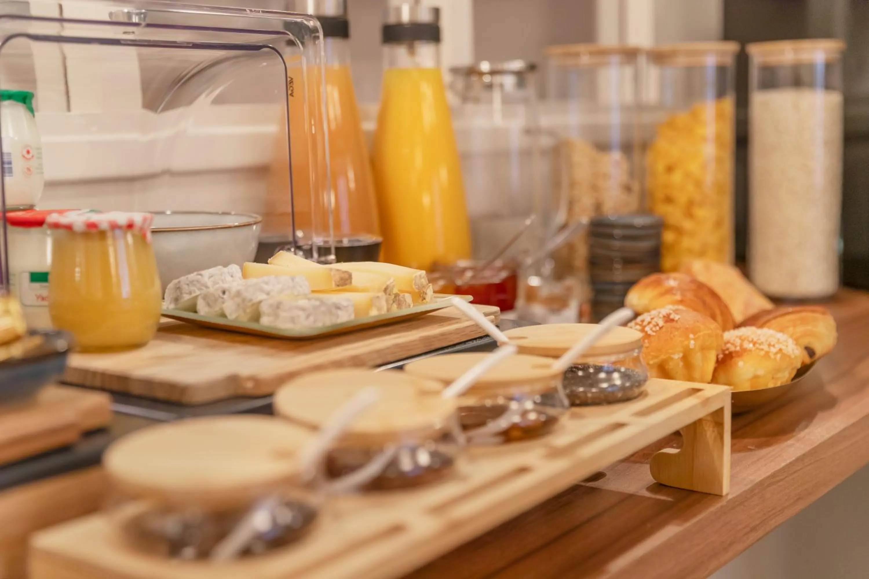 Breakfast in Trendy Canettes Hotel