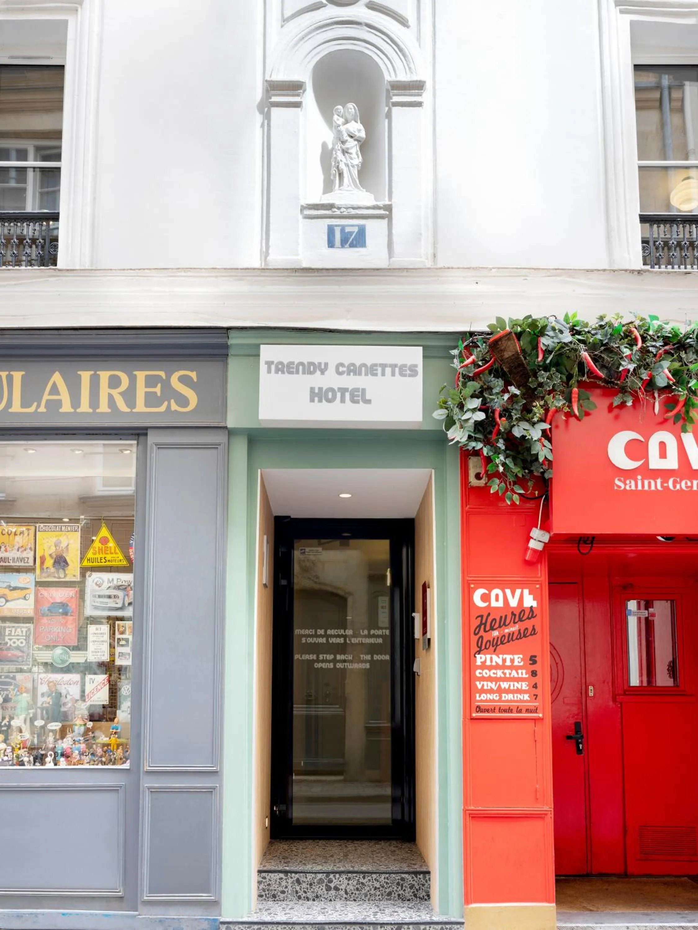 Facade/entrance in Trendy Canettes Hotel