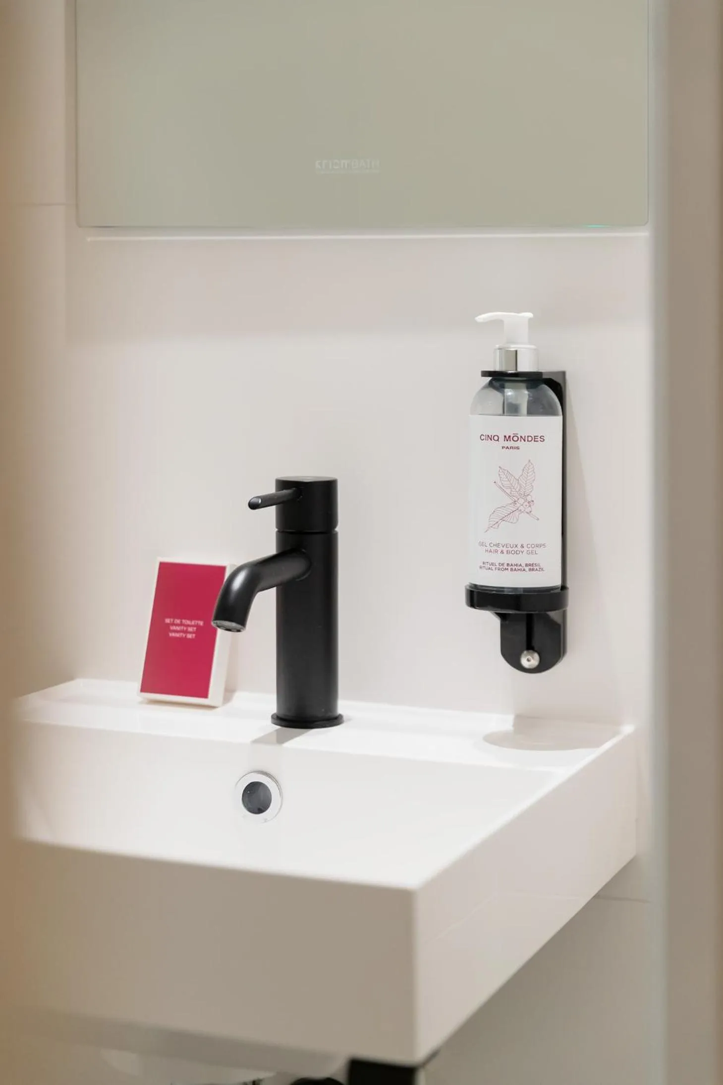 Bathroom in Trendy Canettes Hotel