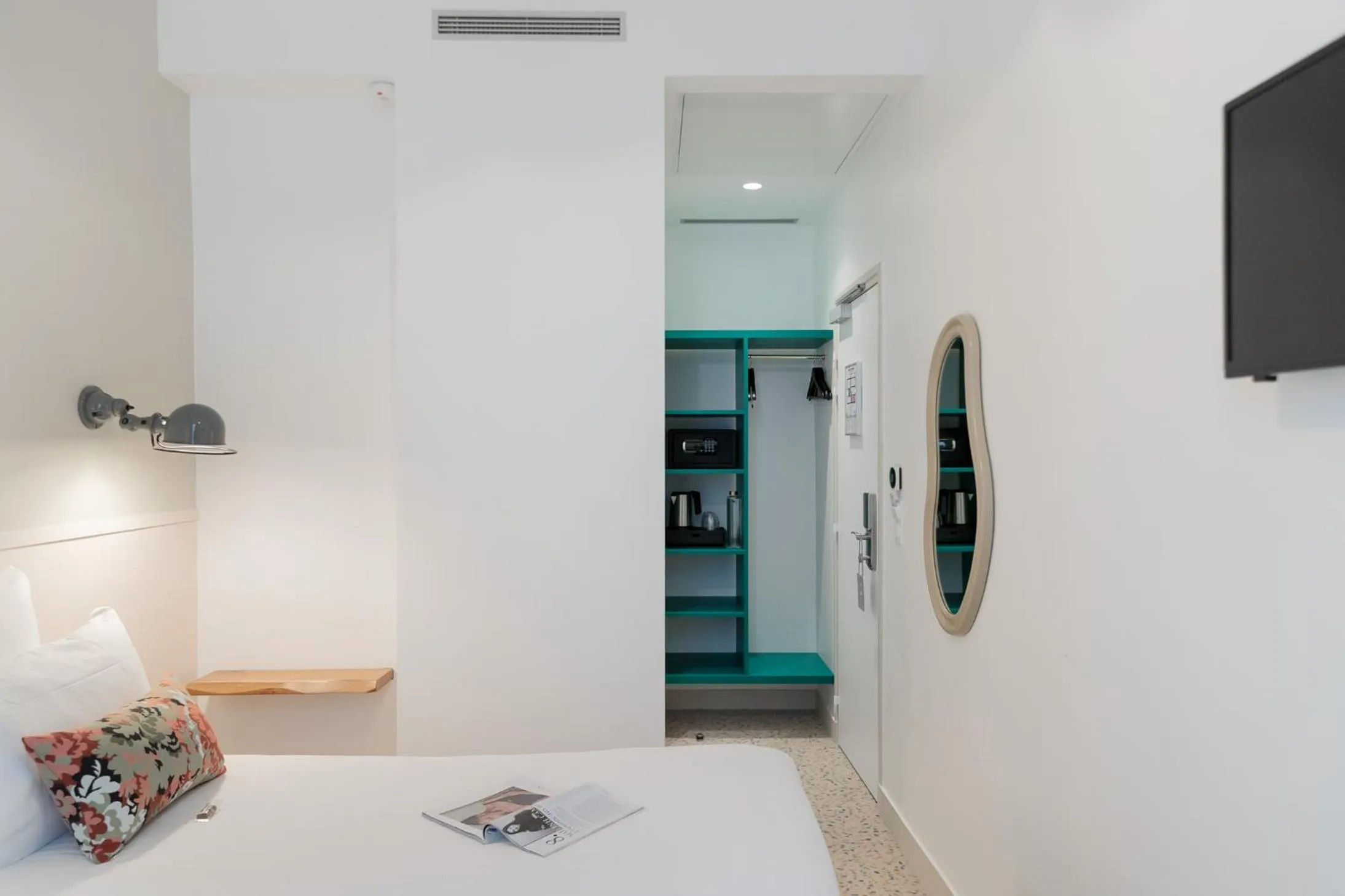 Bedroom, Bed in Trendy Canettes Hotel