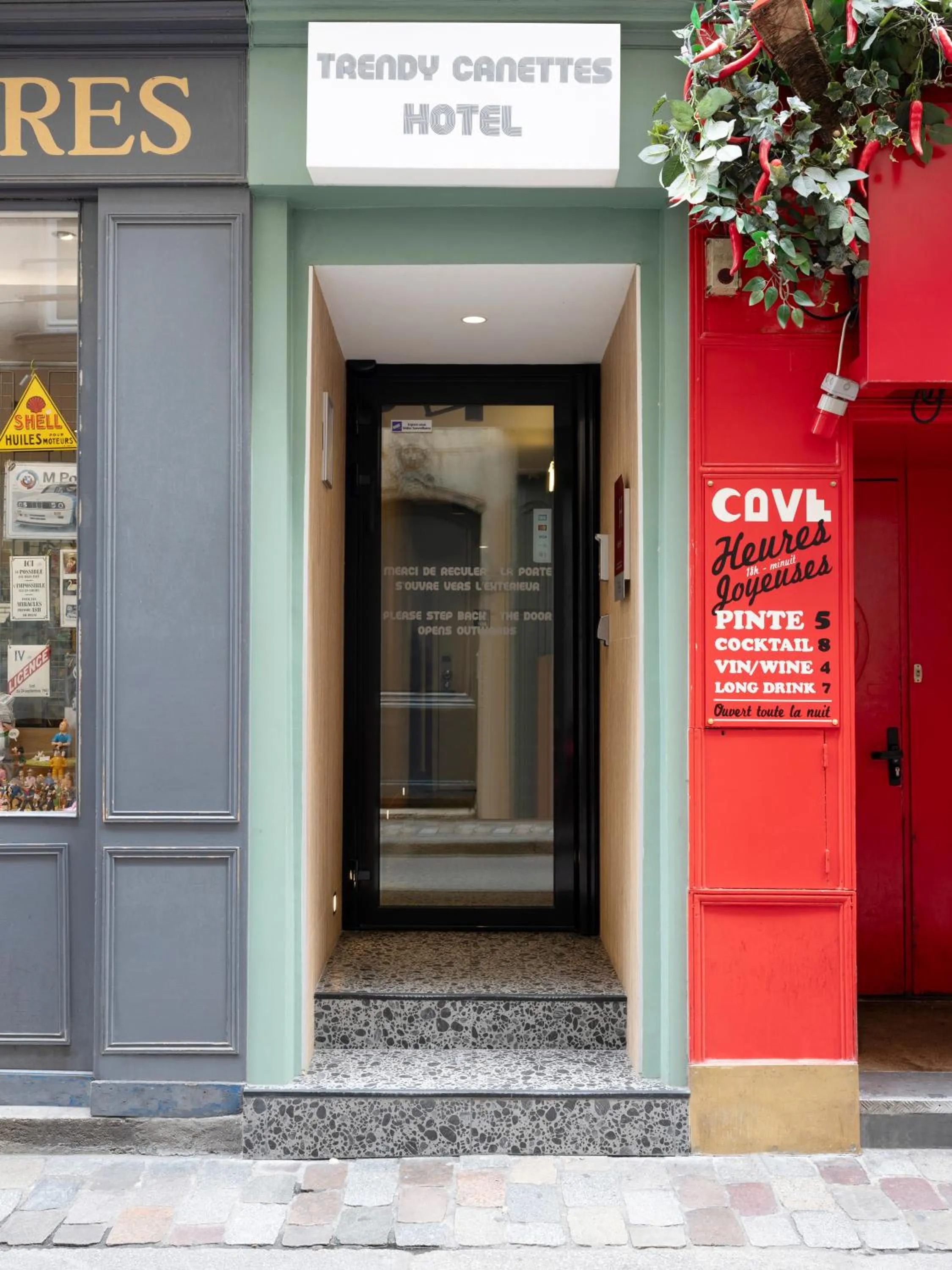 Property building in Trendy Canettes Hotel