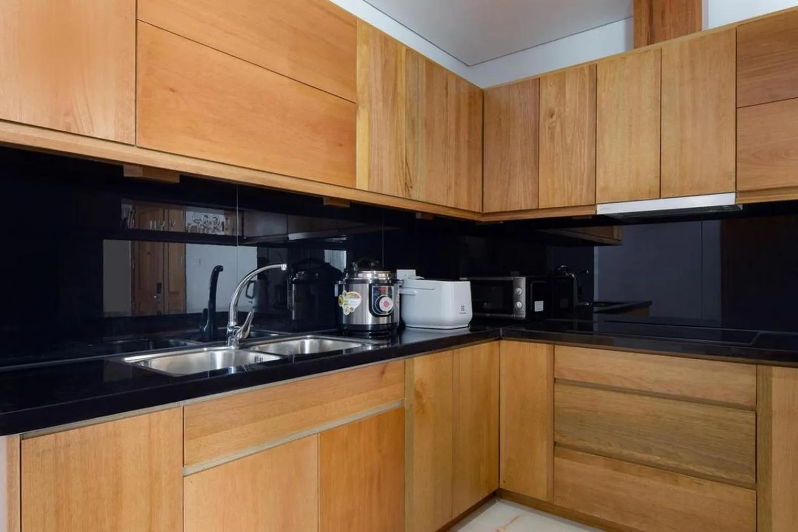 Holi Beach Hotel & Apartments