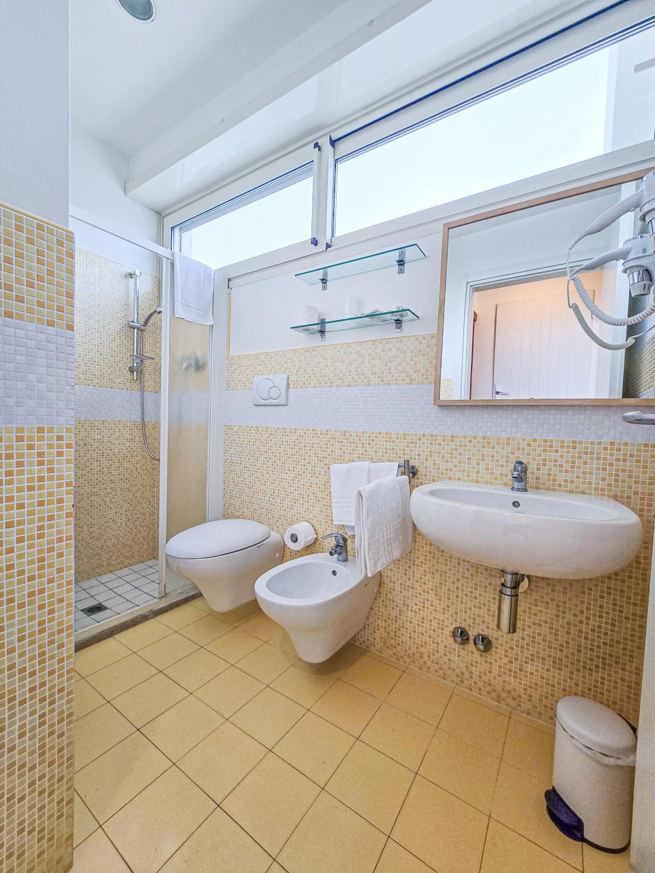 Shower in Hotel Avana Fronte Mare