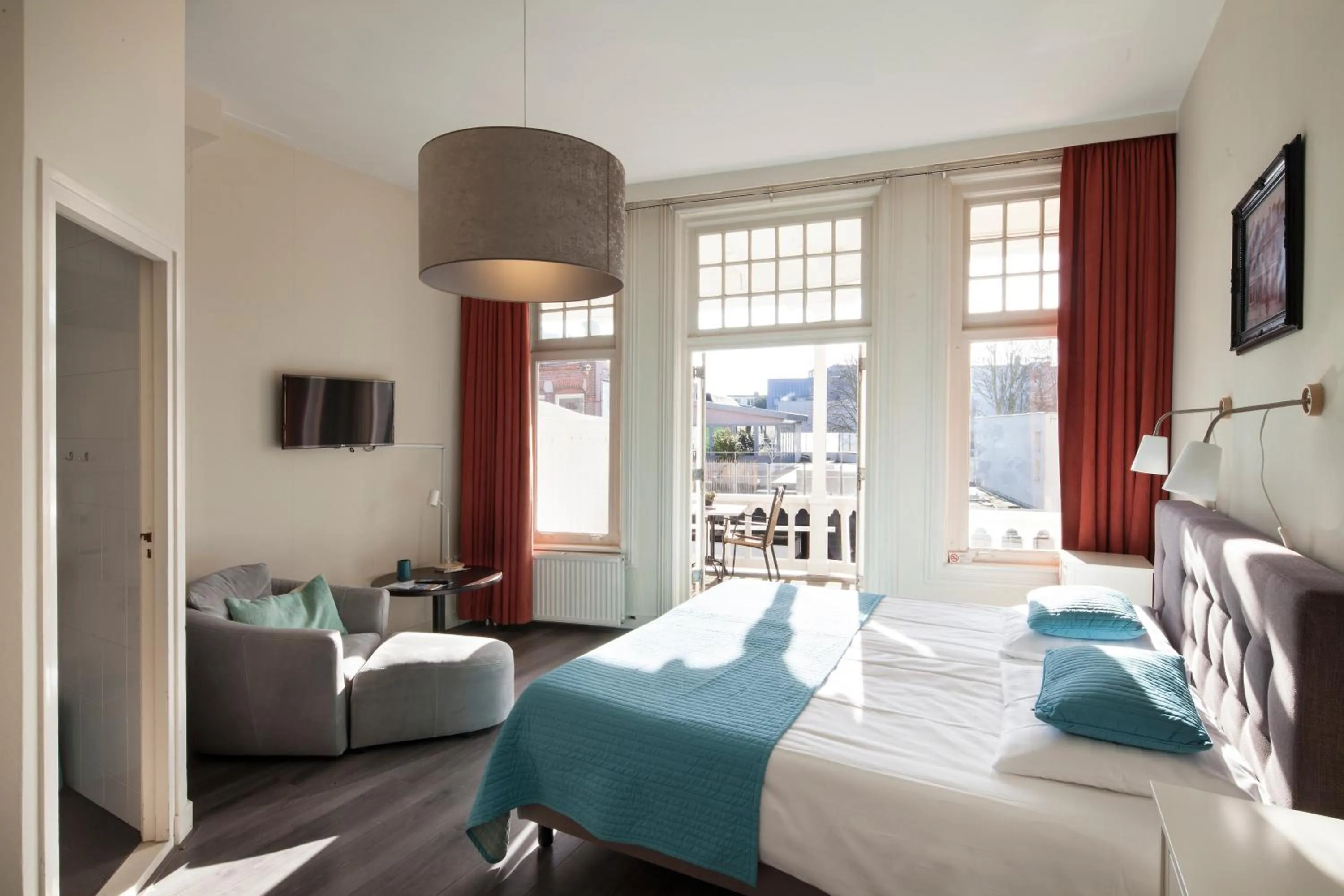 Bed in Hotel Grand Cafe Deight