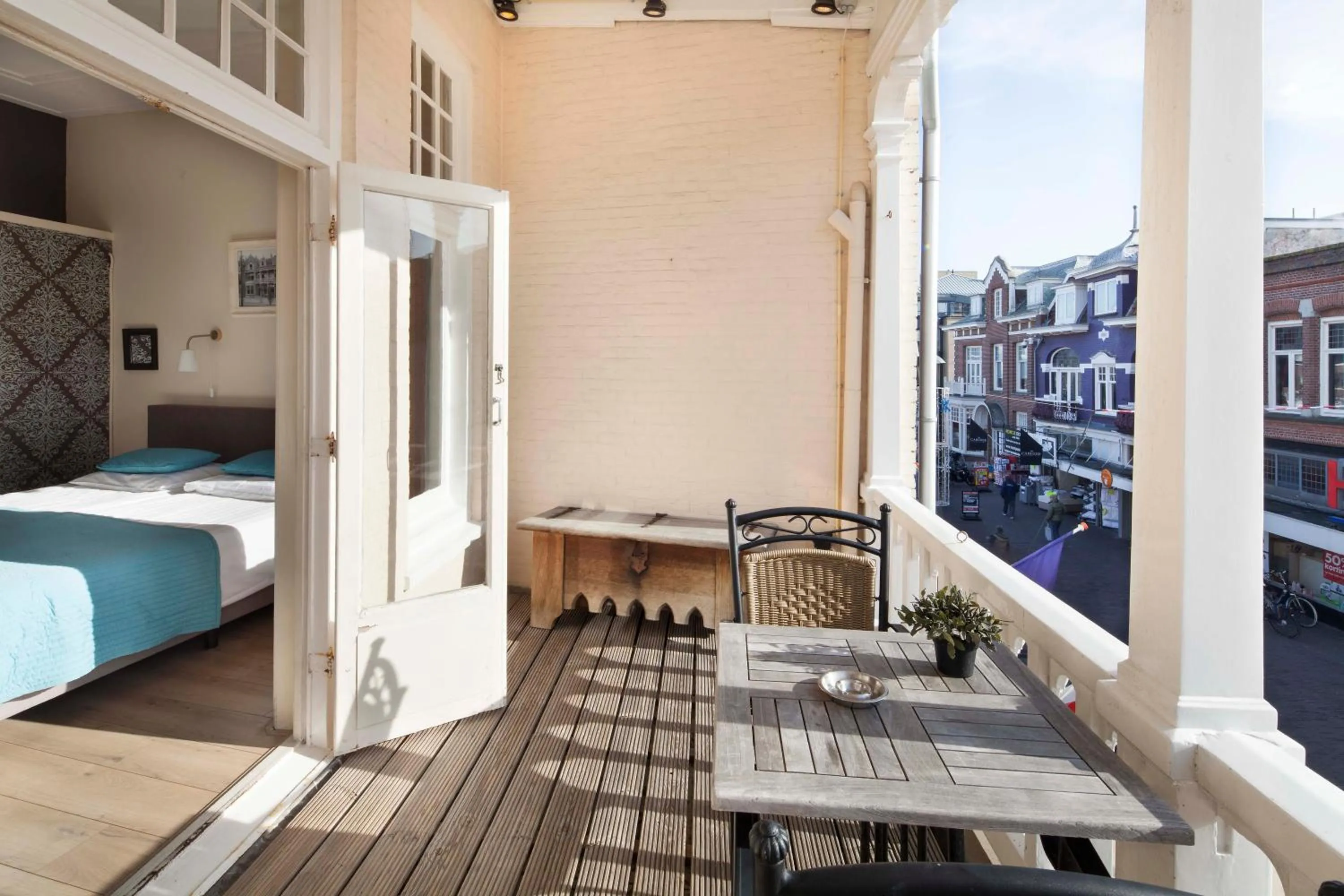 Bed in Hotel Grand Cafe Deight