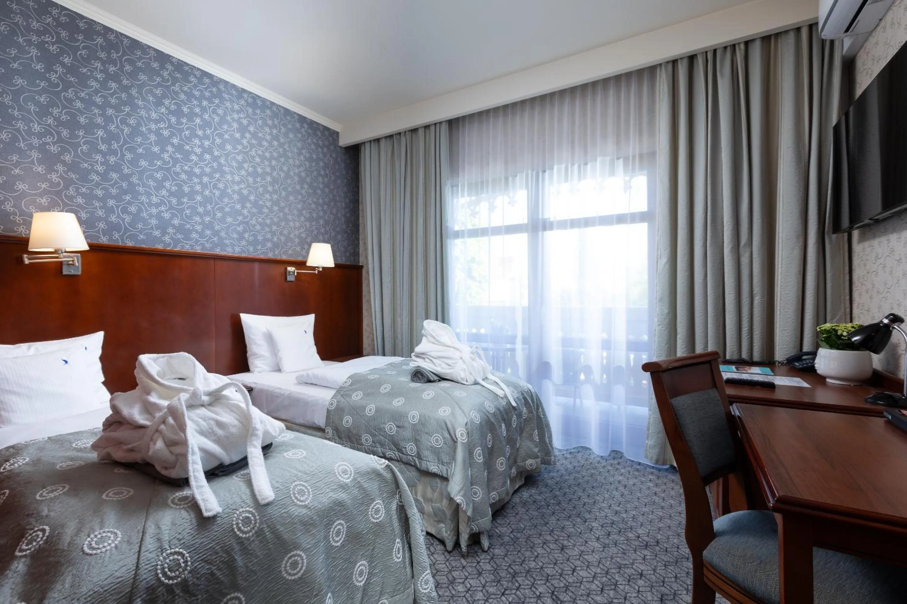 Photo of the whole room, Bed in Hotel&Spa Stary Dziwnów basen swimming pool