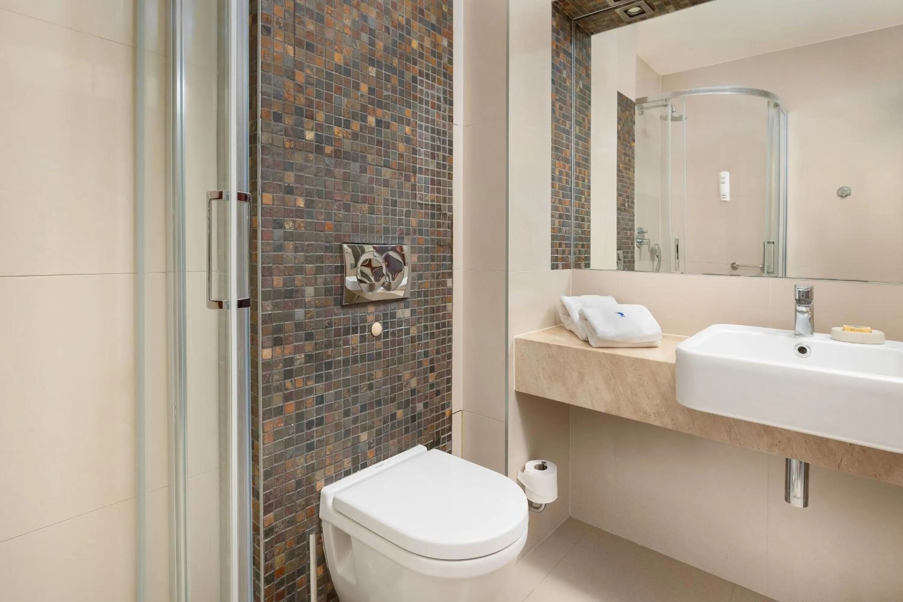 Shower in Hotel&Spa Stary Dziwnów basen swimming pool