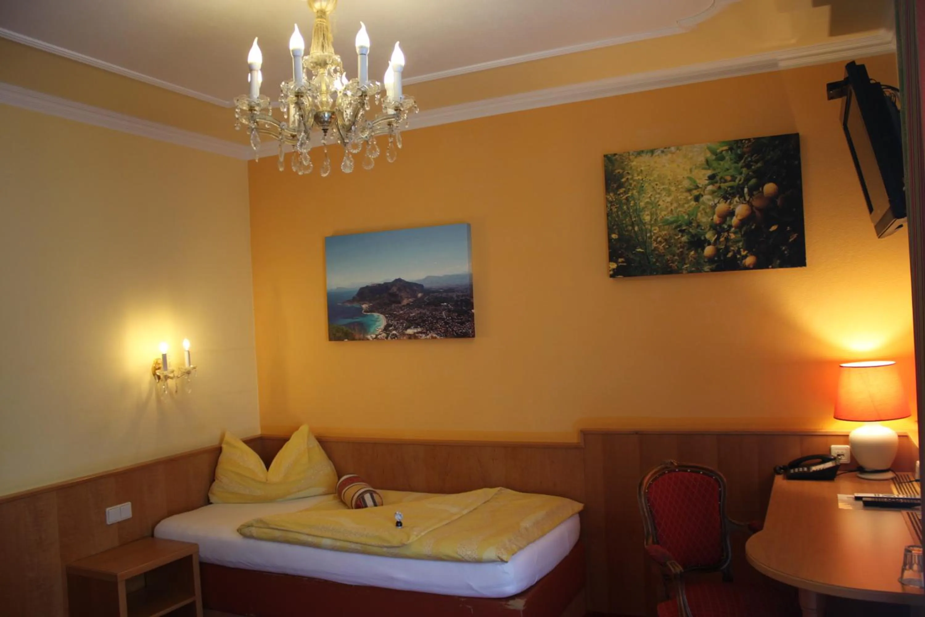 Bed in City Hotel Neunkirchen