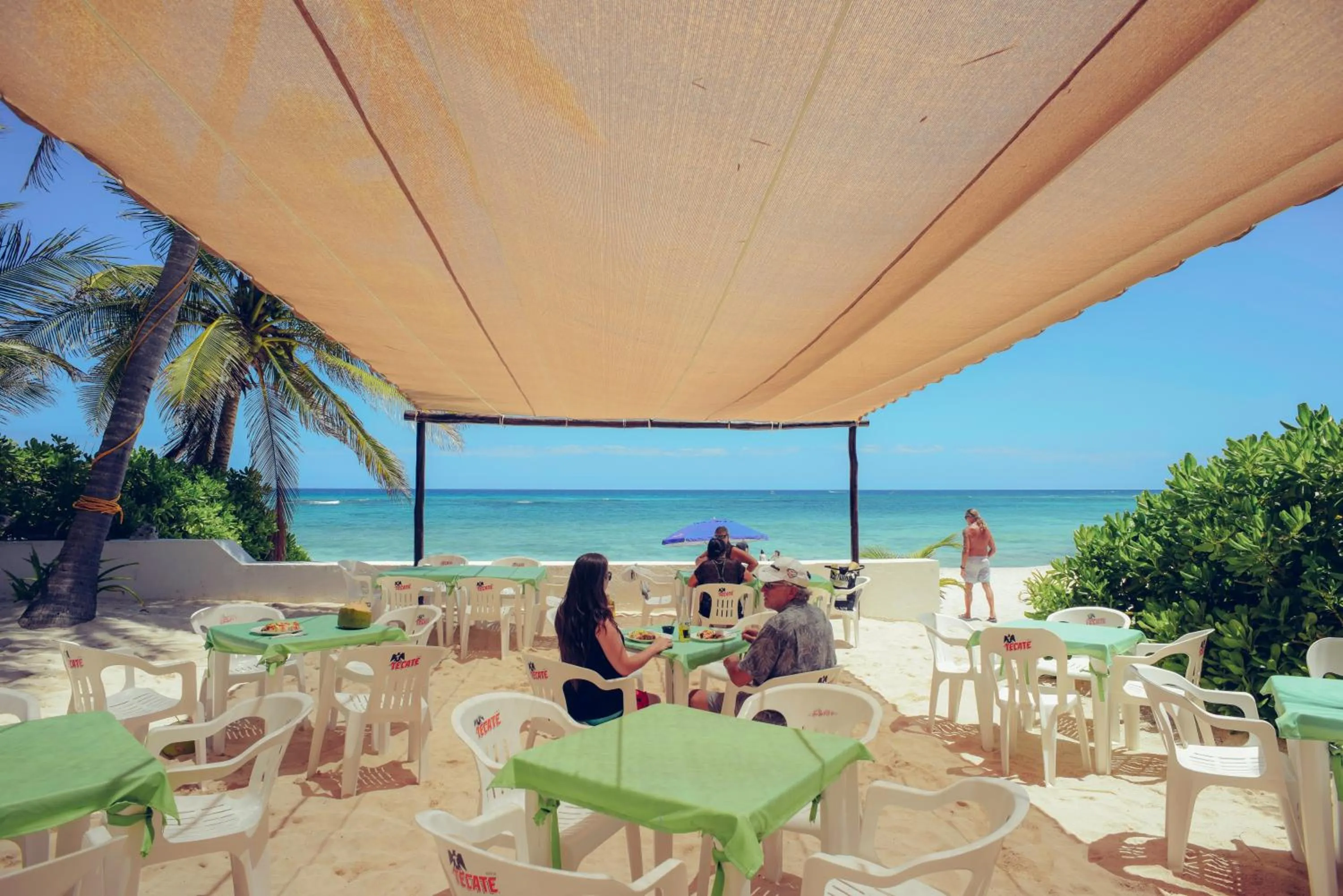 Restaurant/places to eat in Aquatech Villas DeRosa Resort