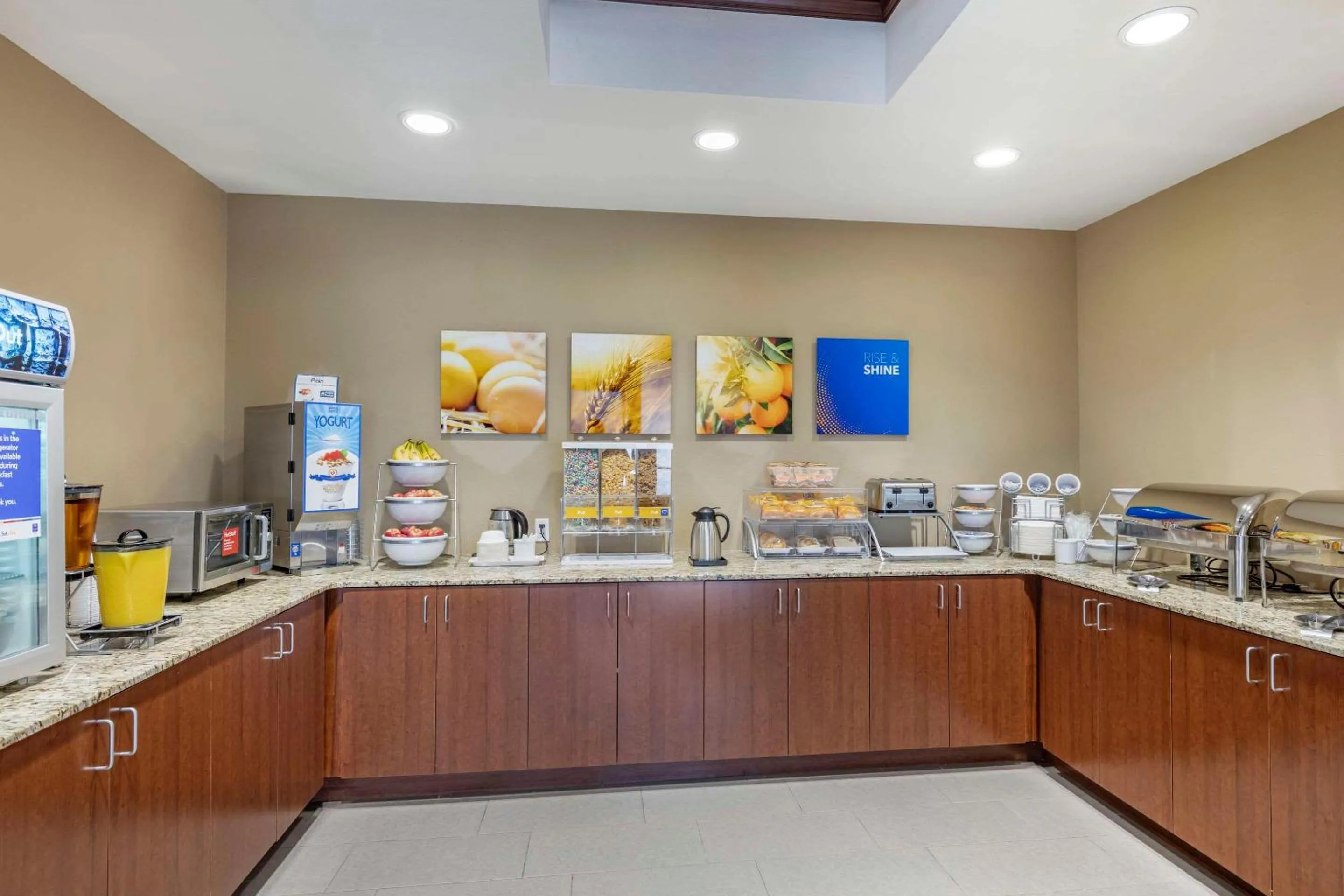 Breakfast in Comfort Inn & Suites