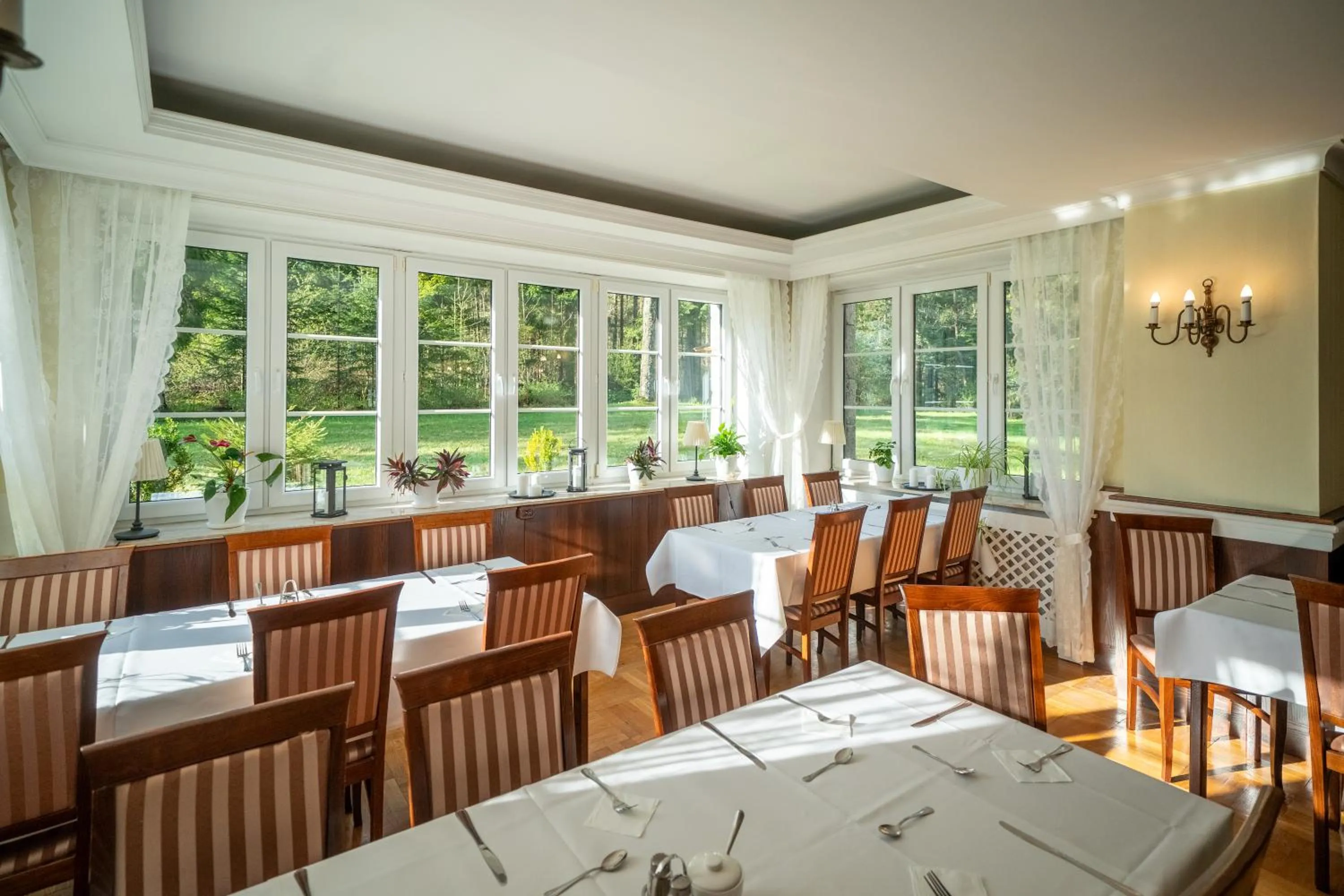 Restaurant/places to eat in Zespół Dolina Białego - Willa Pan Tadeusz