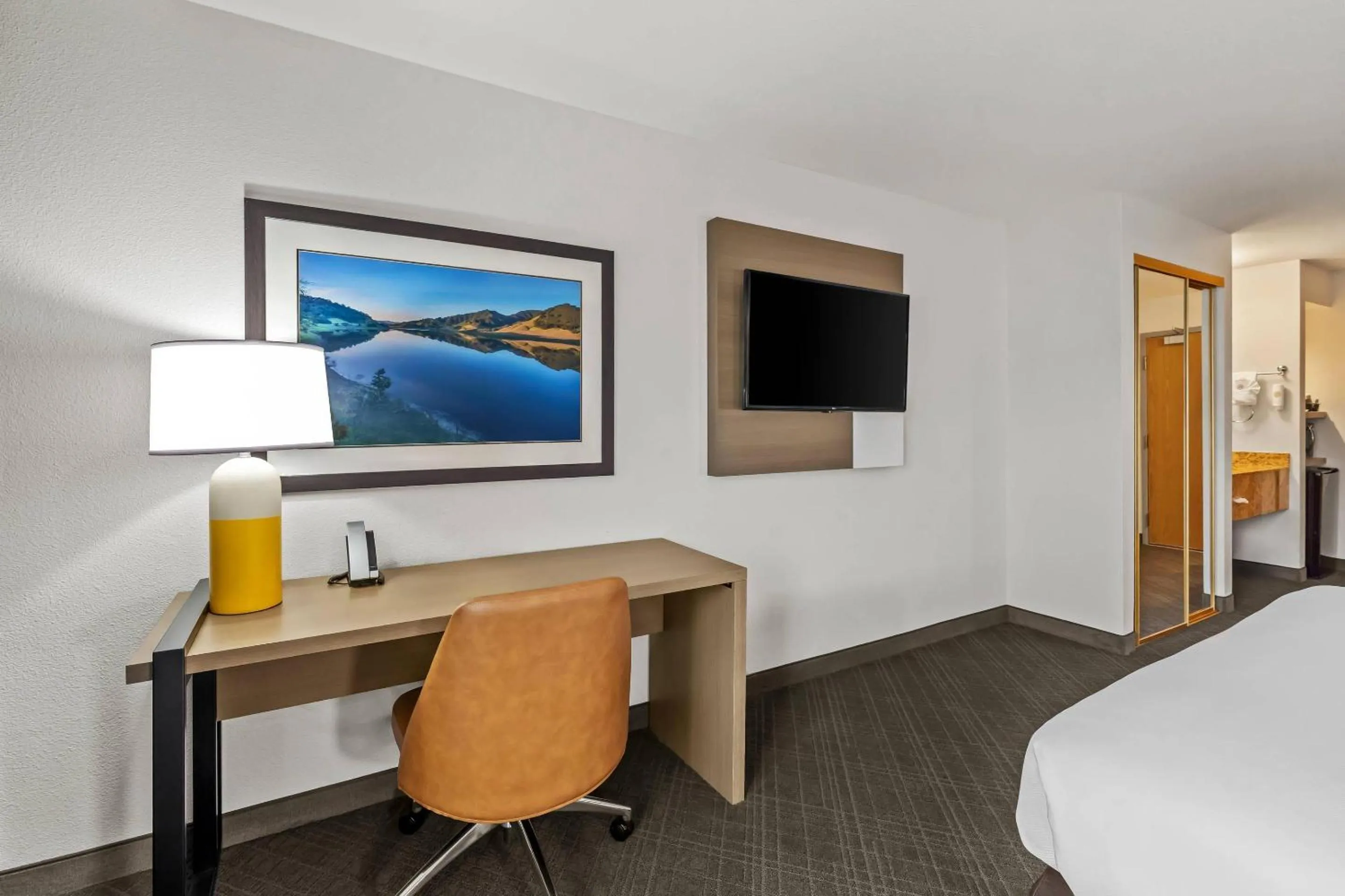 Bedroom, Bed in Comfort Inn South San Jose - Morgan Hill