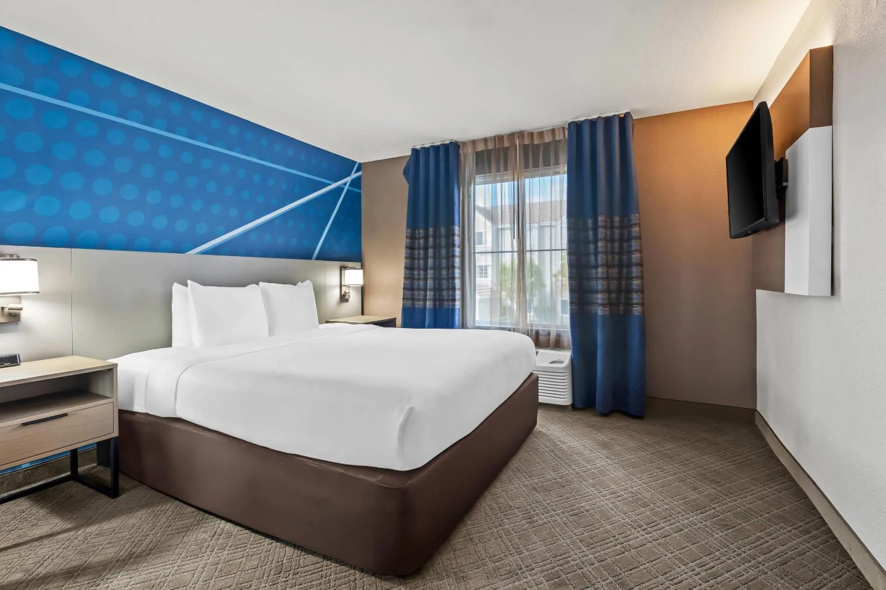 Bedroom, Bed in Comfort Inn South San Jose - Morgan Hill