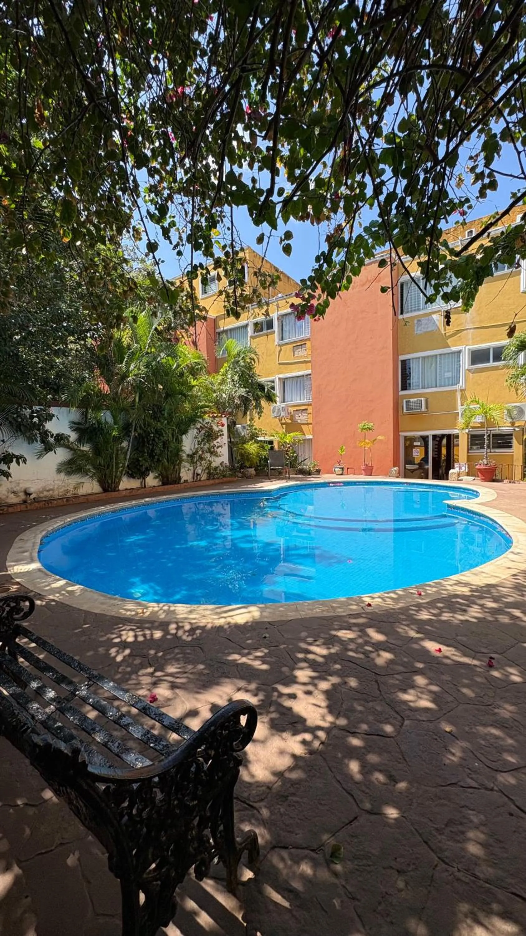 Swimming pool in Suites Cancun Center