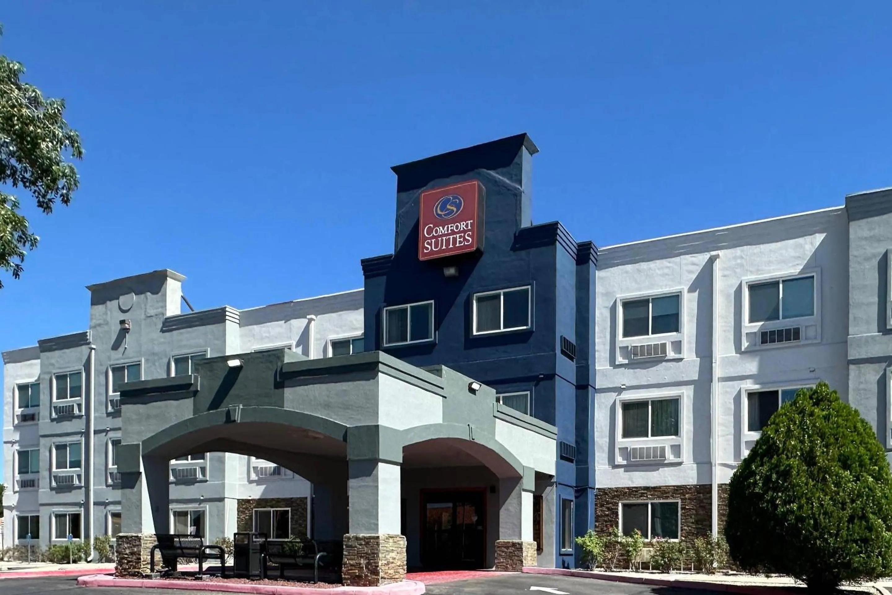 Property building in Comfort Suites Albuquerque-North Journal Center