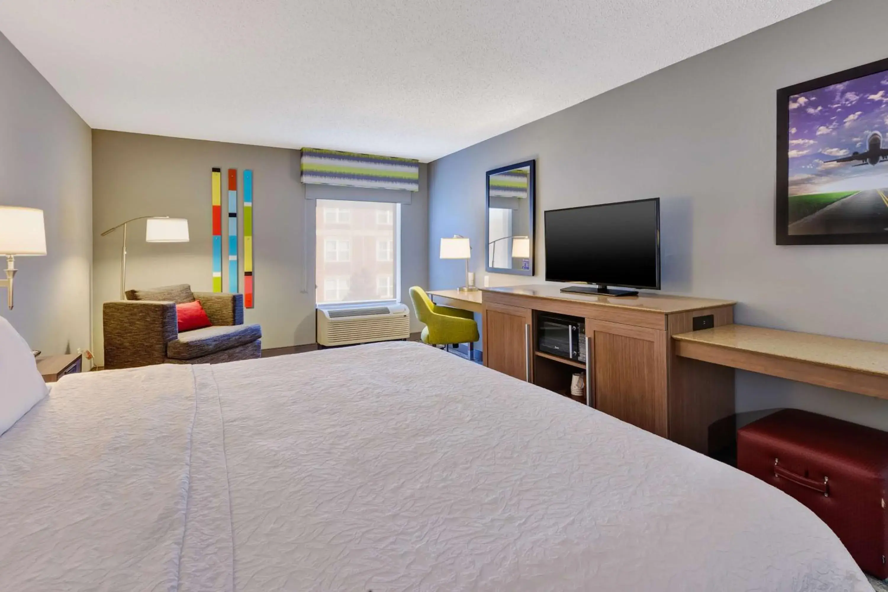 King Room with King Bed - Non-Smoking in Hampton Inn Cincinnati Airport-North King Room with King Bed - Non-Smoking in Hampton Inn Cincinnati Airport-North