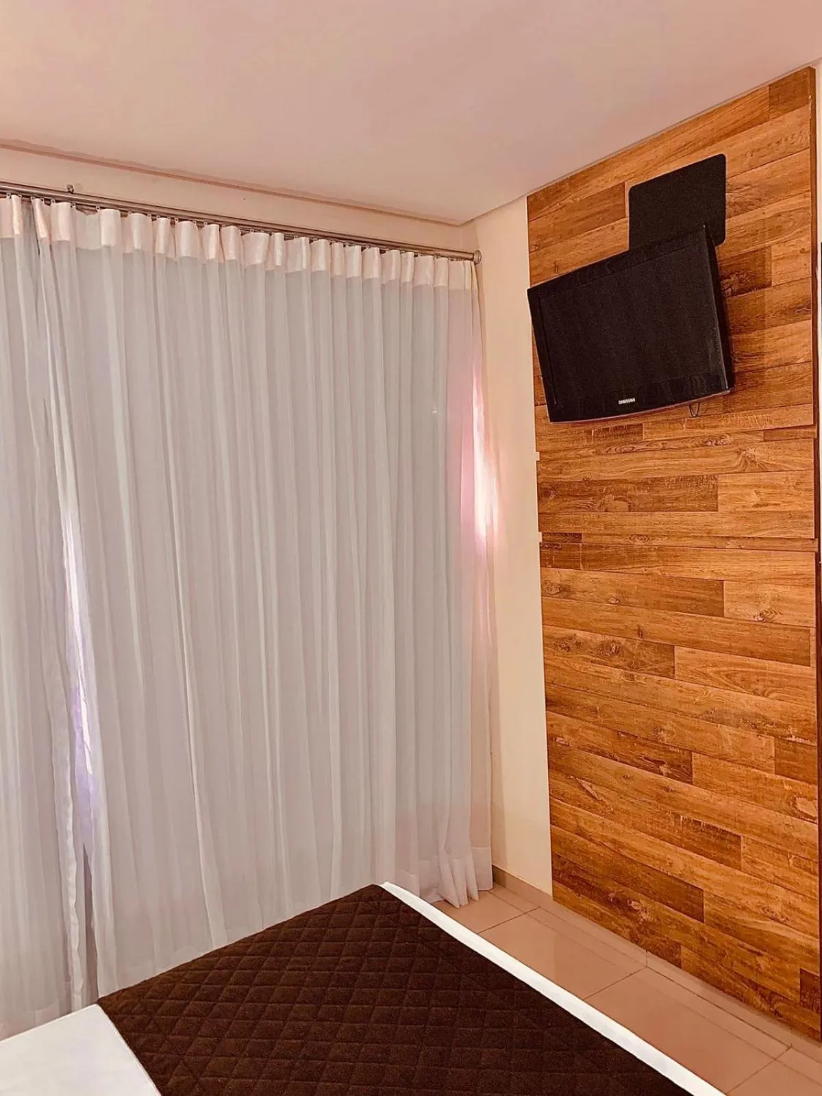 Bed in Victoria Plaza Hotel