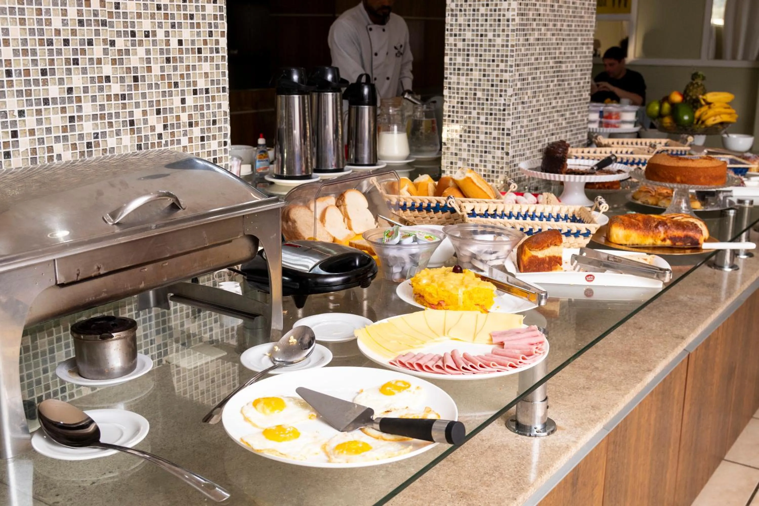 Breakfast in Victoria Plaza Hotel