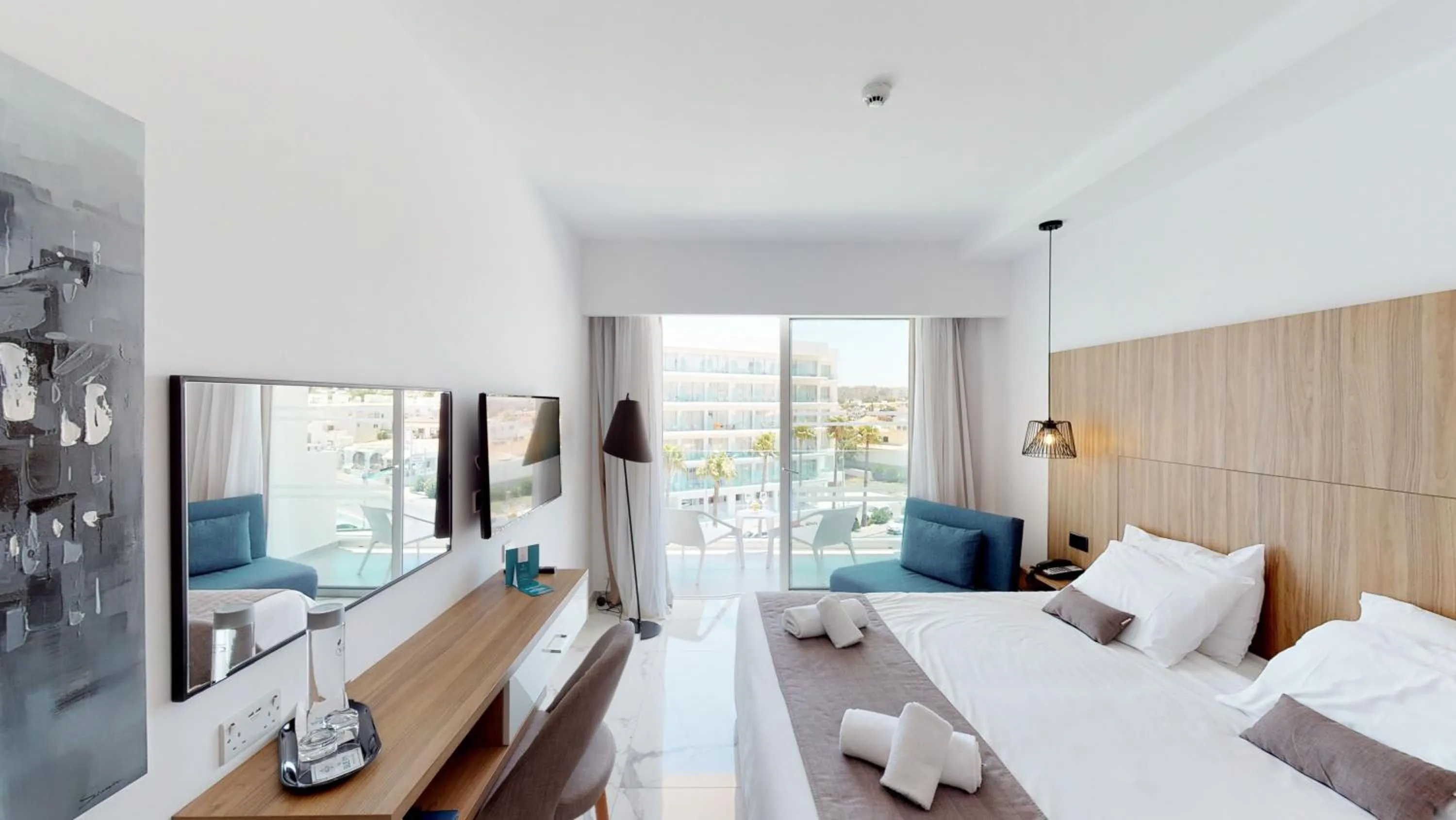 Bedroom, Bed in The Blue Ivy Hotel & Suites