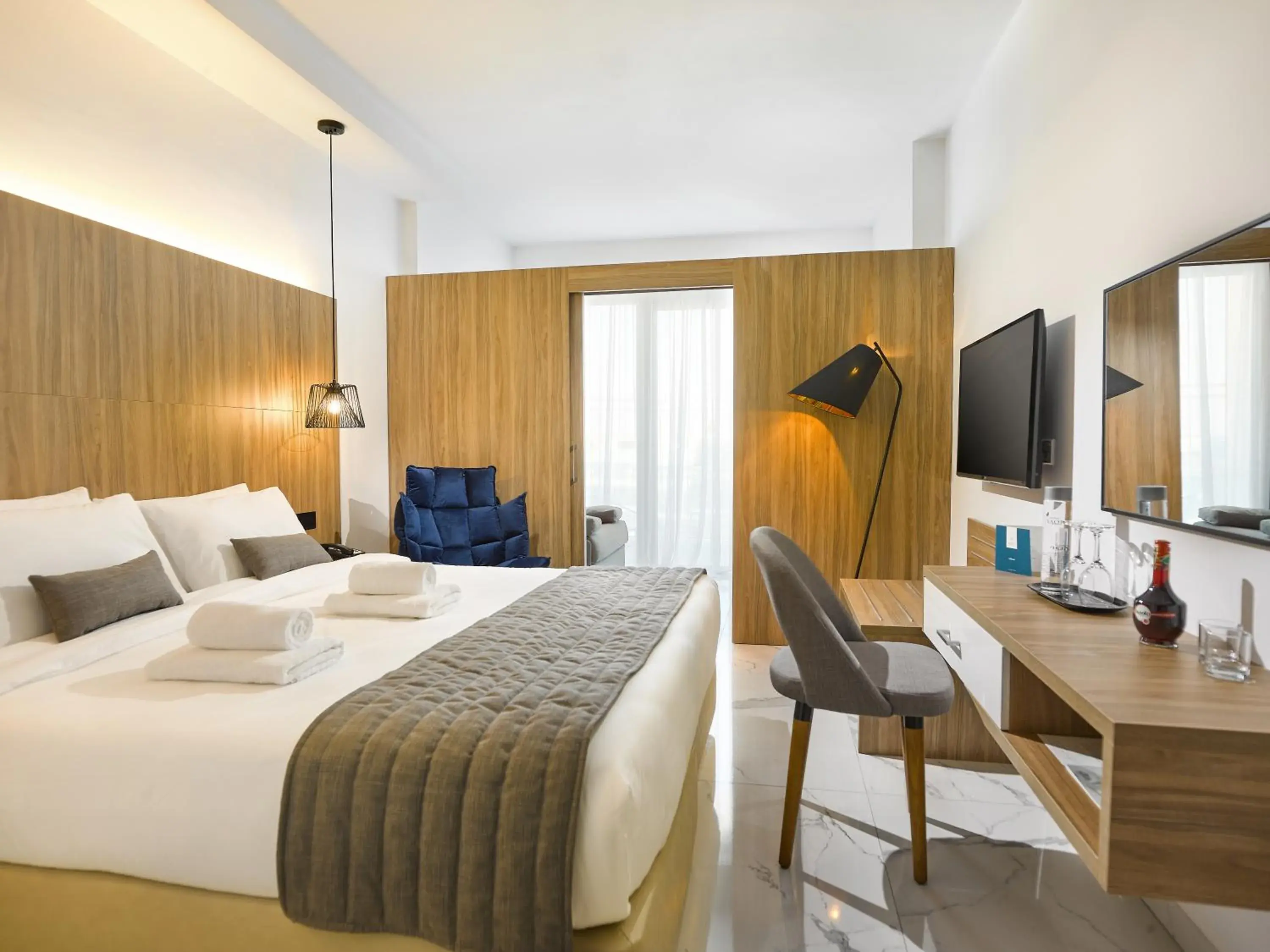 Deluxe Suite Sea View (2 Adults + 2 Children) in The Blue Ivy Hotel & Suites Deluxe Suite Sea View (2 Adults + 2 Children) in The Blue Ivy Hotel & Suites