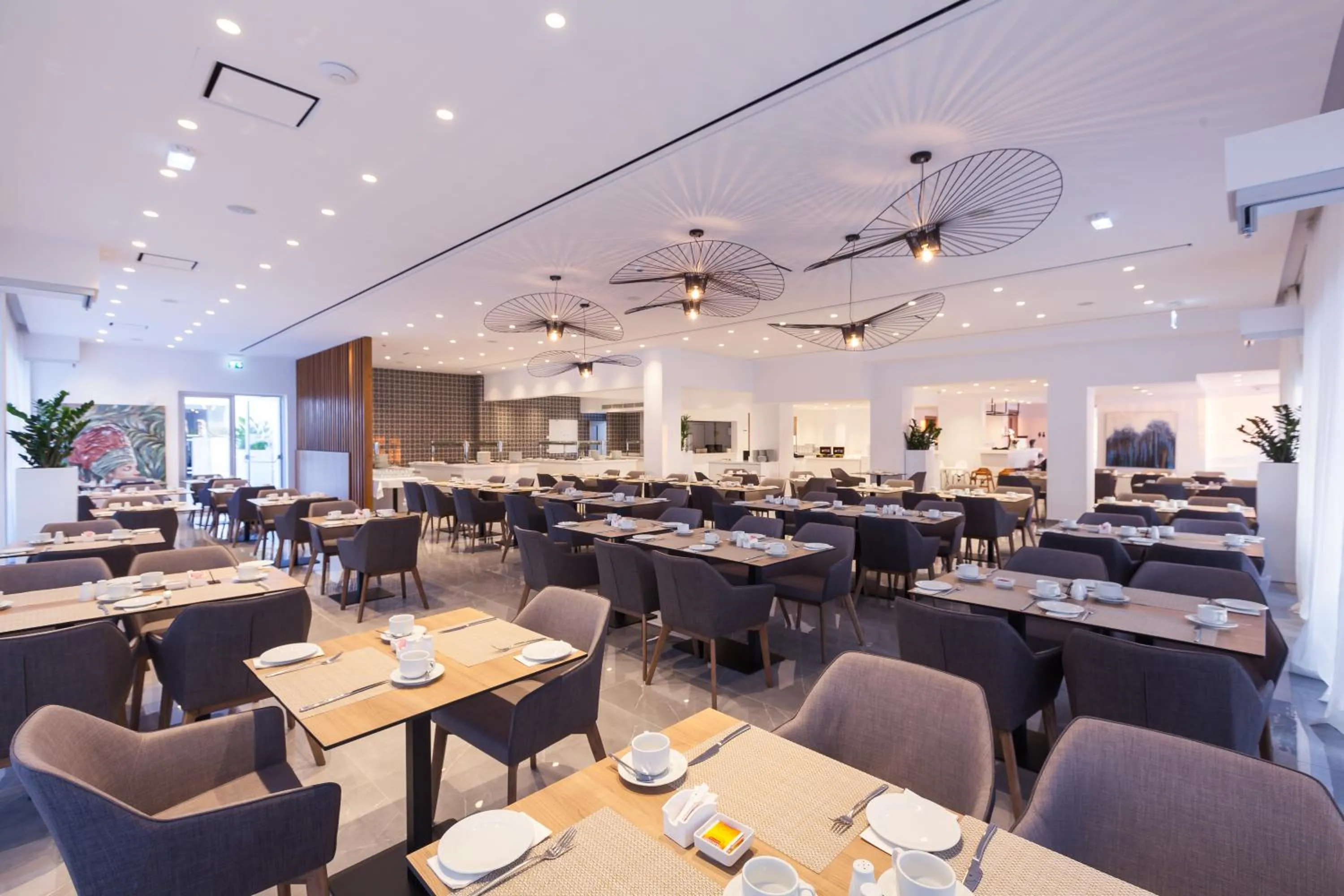 Restaurant/places to eat in The Blue Ivy Hotel & Suites