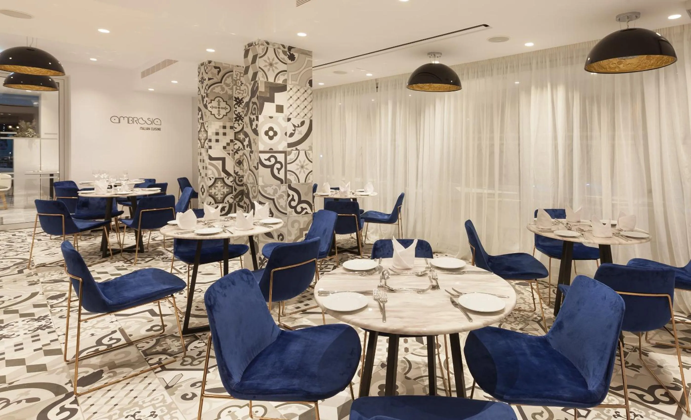 Restaurant/places to eat in The Blue Ivy Hotel & Suites