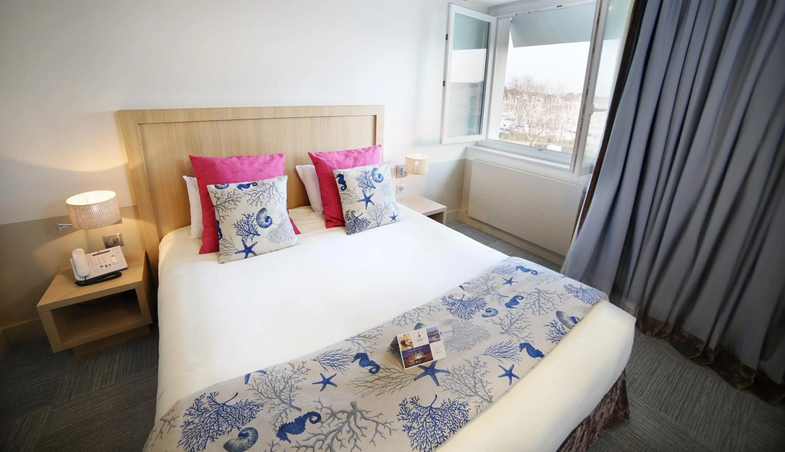 Photo of the whole room, Bed in Trinite Hotel