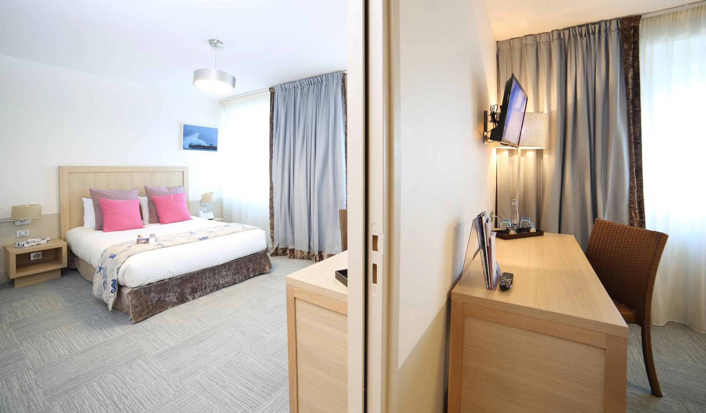 Photo of the whole room, Bed in Trinite Hotel