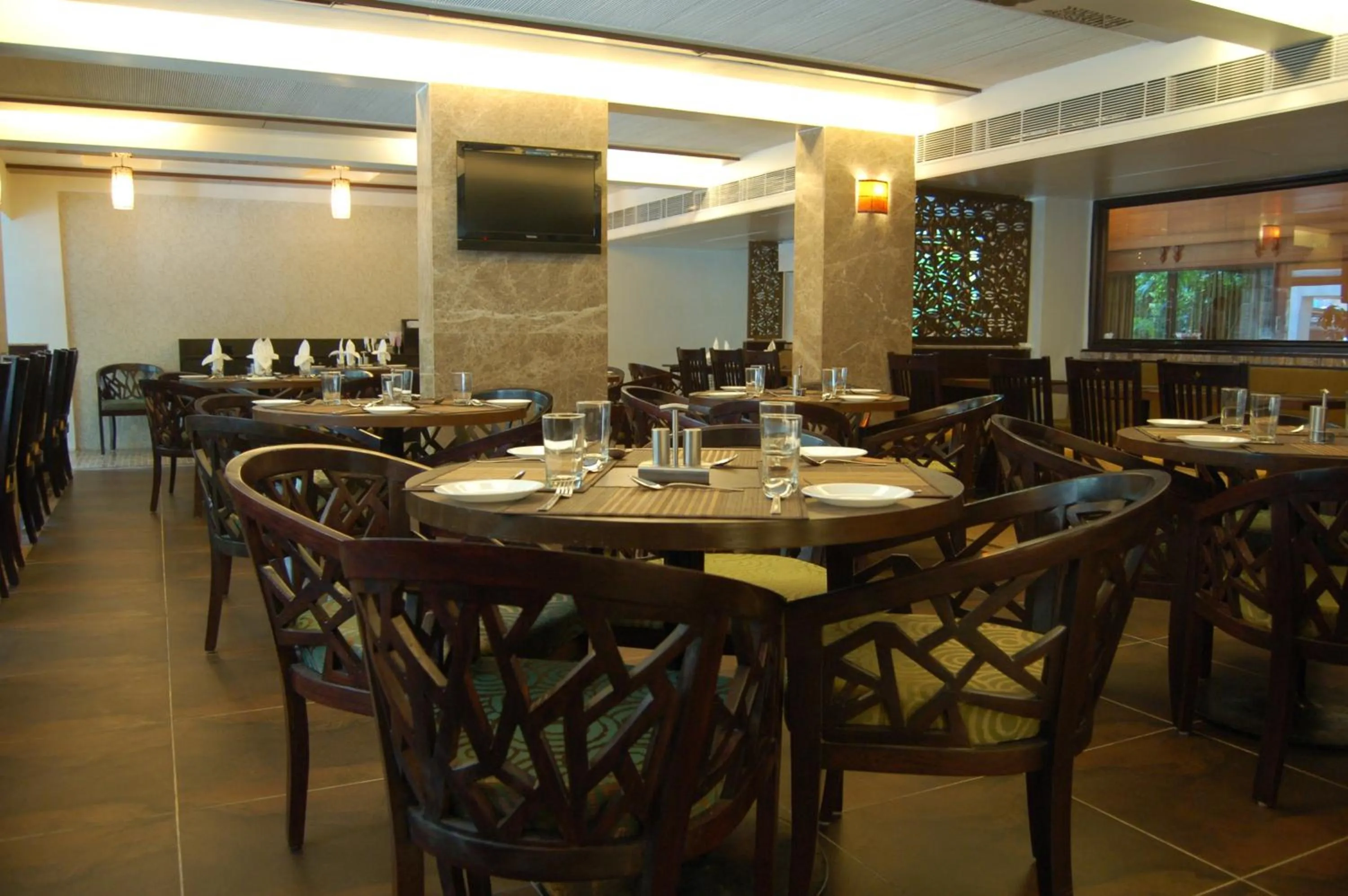 Restaurant/places to eat in Comfort Inn President Near Ahmedabad Junction Station
