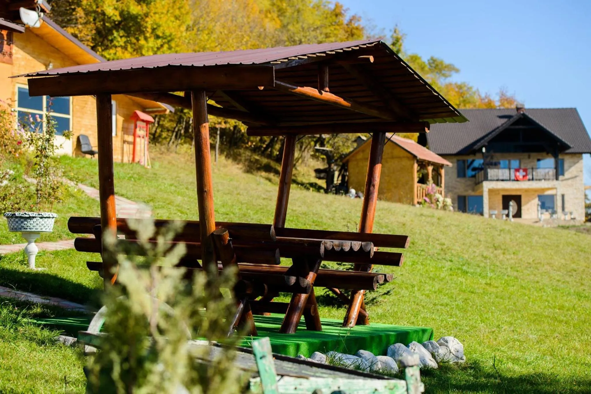 Restaurant/places to eat in Dumbrava Ursului