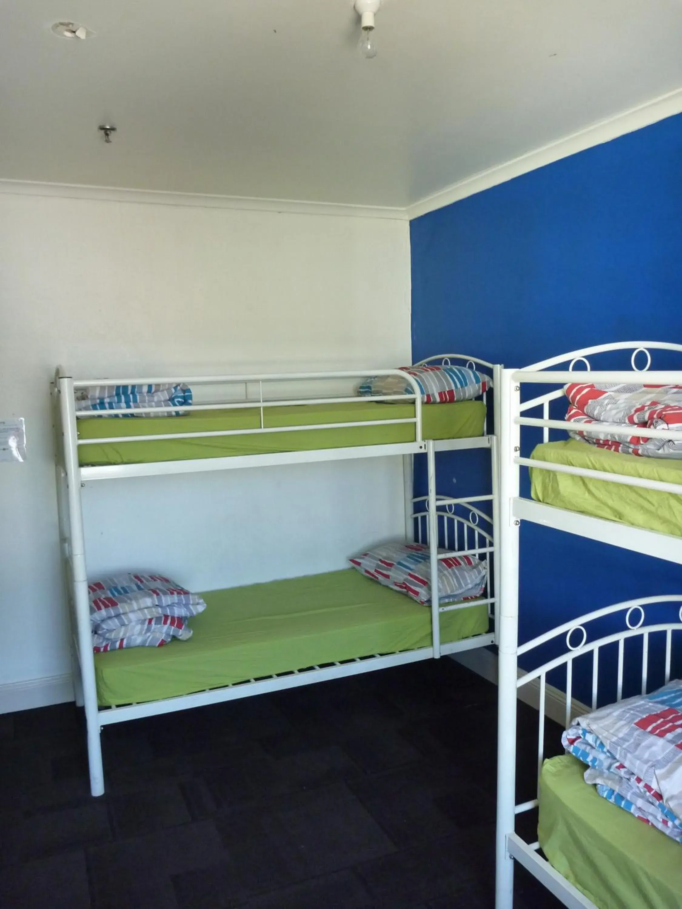 Single Bed in 6-Bed Dormitory Room in Adelaide Travellers Inn Backpackers Hostel Single Bed in 6-Bed Dormitory Room in Adelaide Travellers Inn Backpackers Hostel