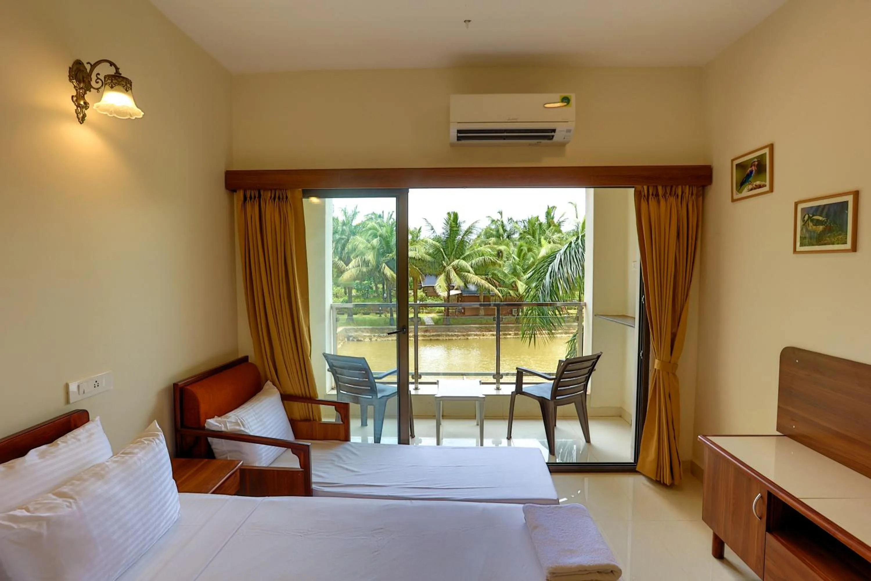 Balcony/Terrace, Bed in Resort Primo Bom Terra Verde