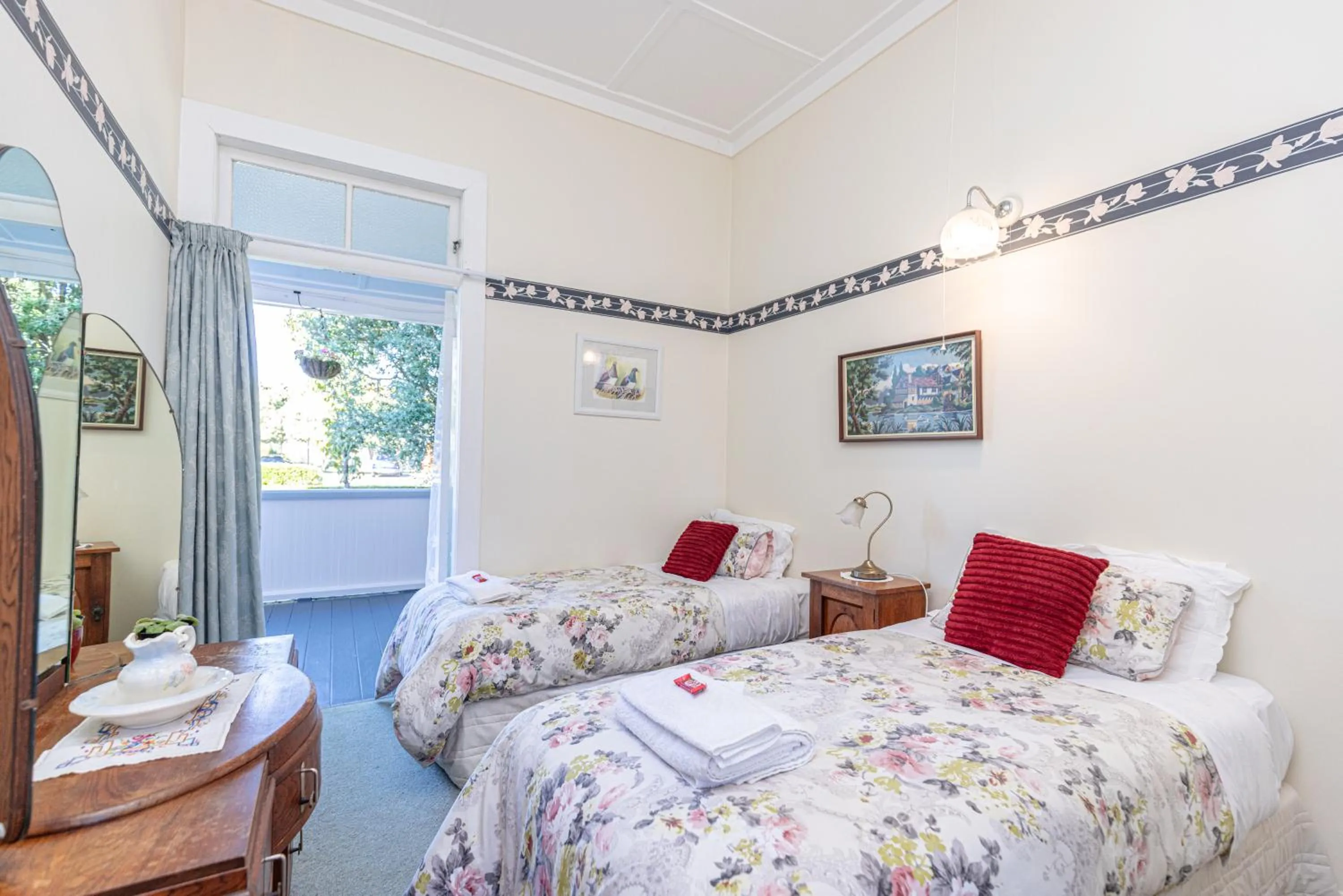 Photo of the whole room, Bed in Braemar House B&B and YHA Hostel