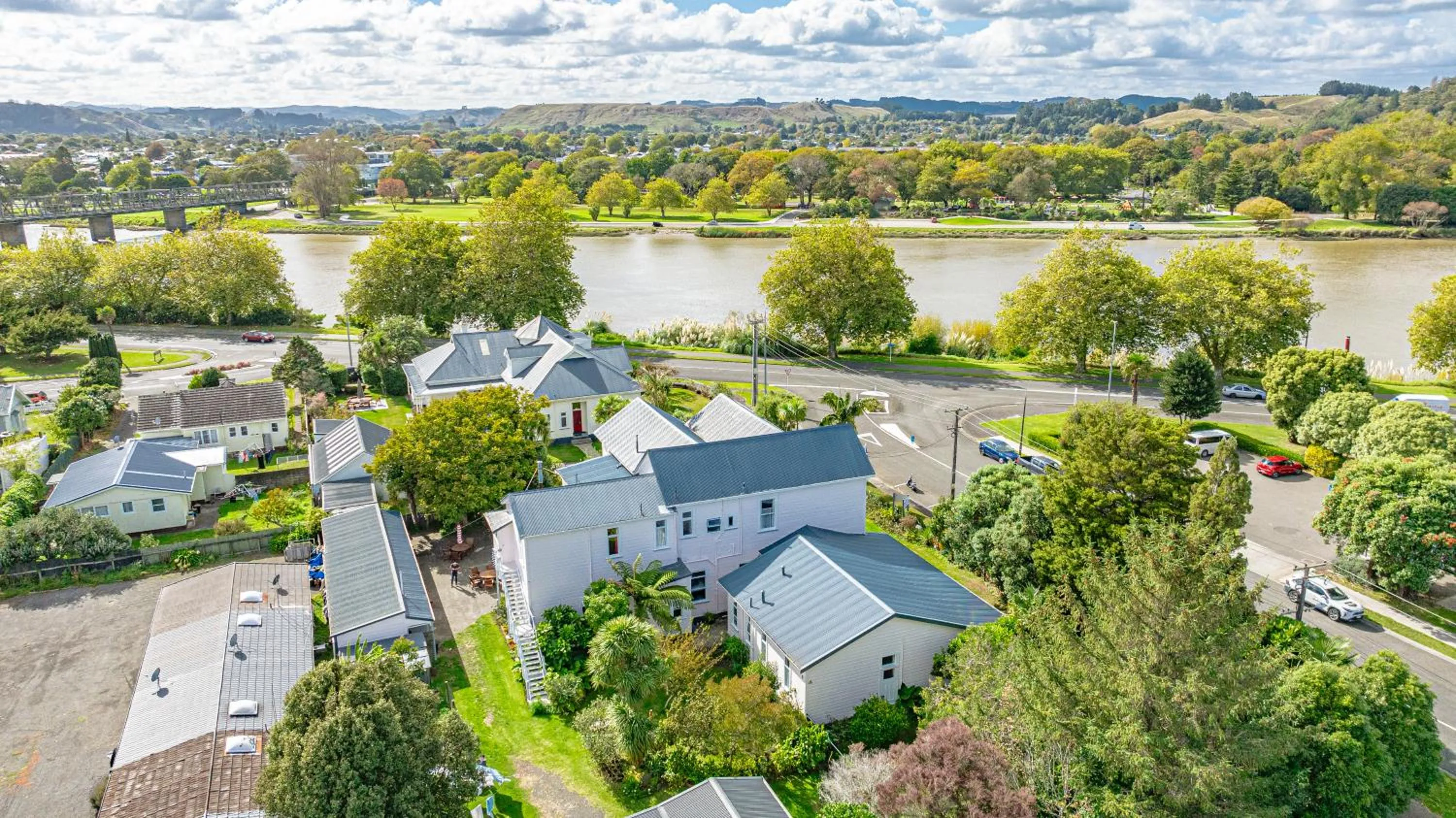Property building in Braemar House B&B and YHA Hostel
