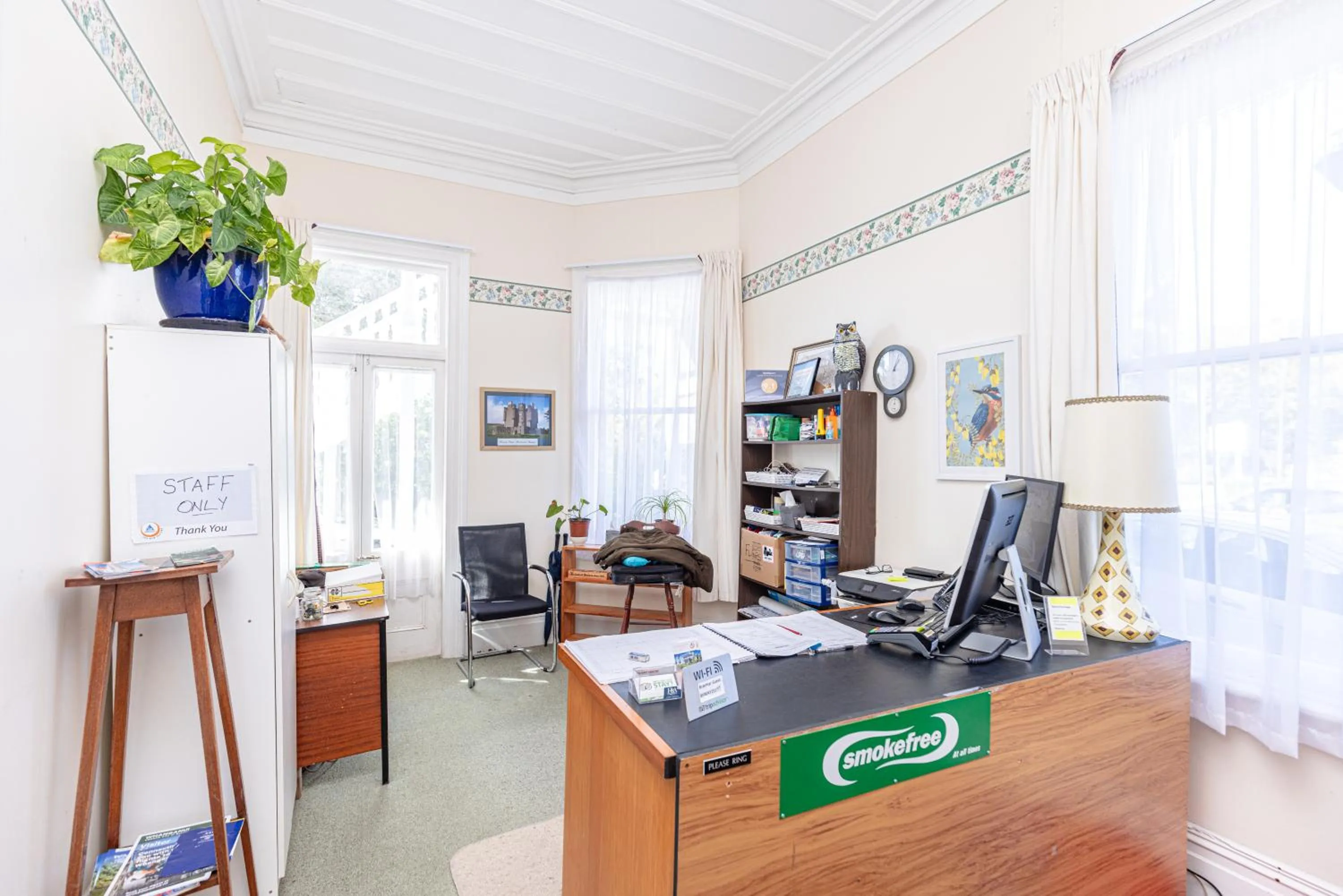 Lobby or reception in Braemar House B&B and YHA Hostel