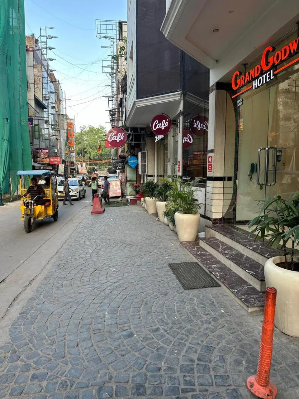 Street view in Hotel Grand Godwin - Near New Delhi Railway Station - Paharganj