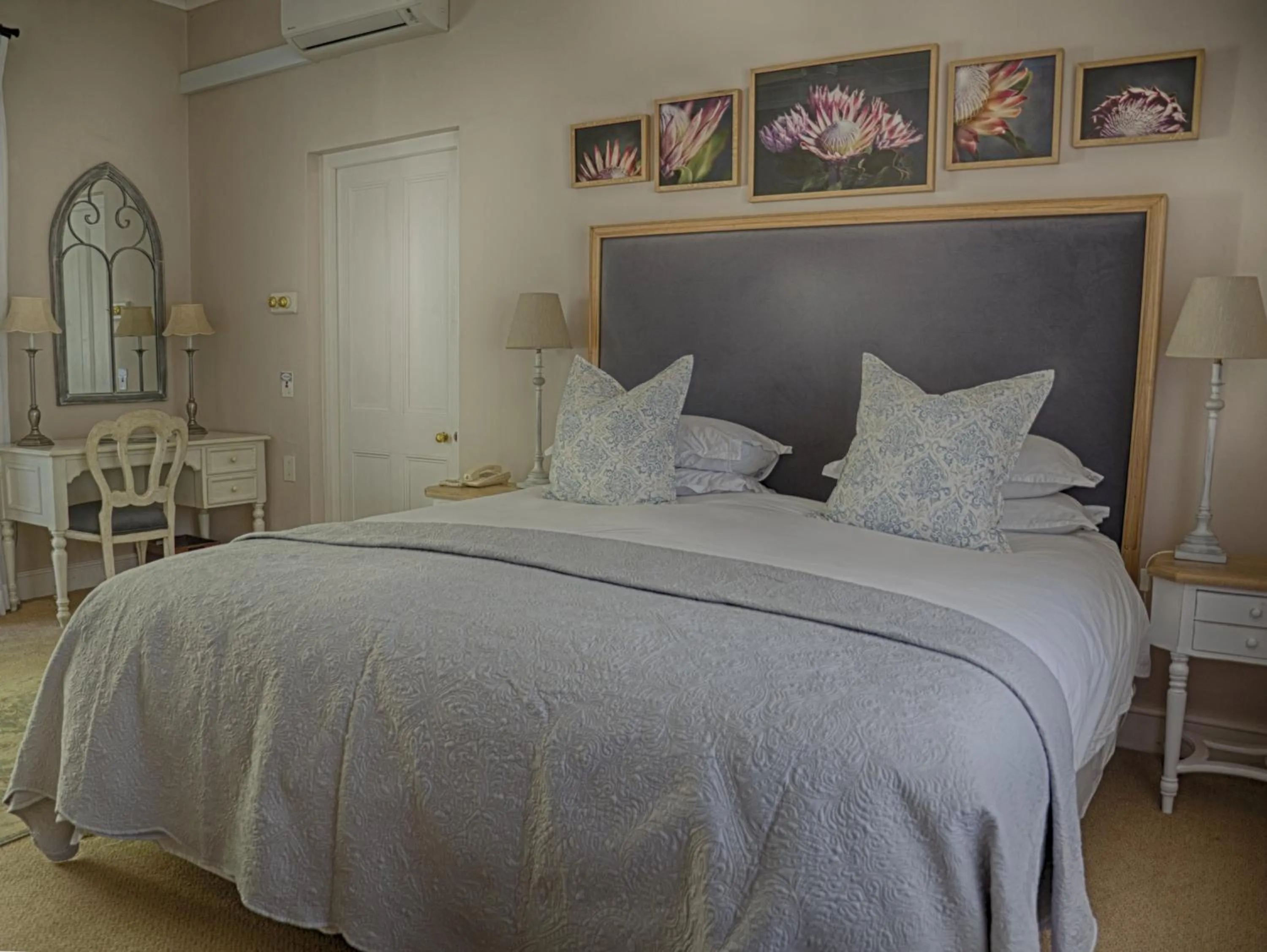 Bed in Auberge Clermont