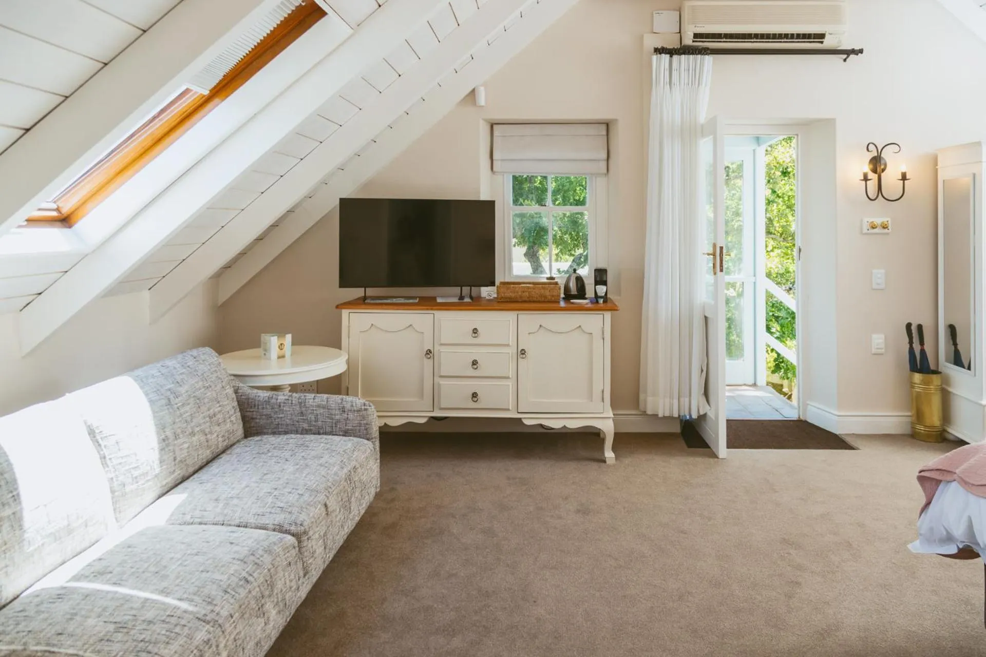 Coffee/tea facilities in Auberge Clermont