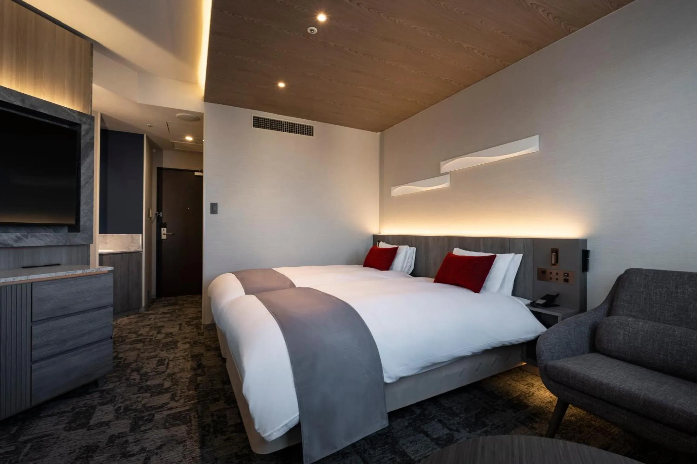 Photo of the whole room, Bed in Hotel JAL City Haneda Tokyo