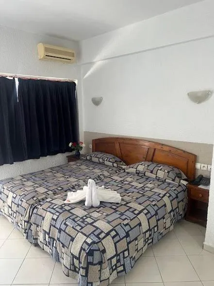 Photo of the whole room, Bed in Studiotel Afoud