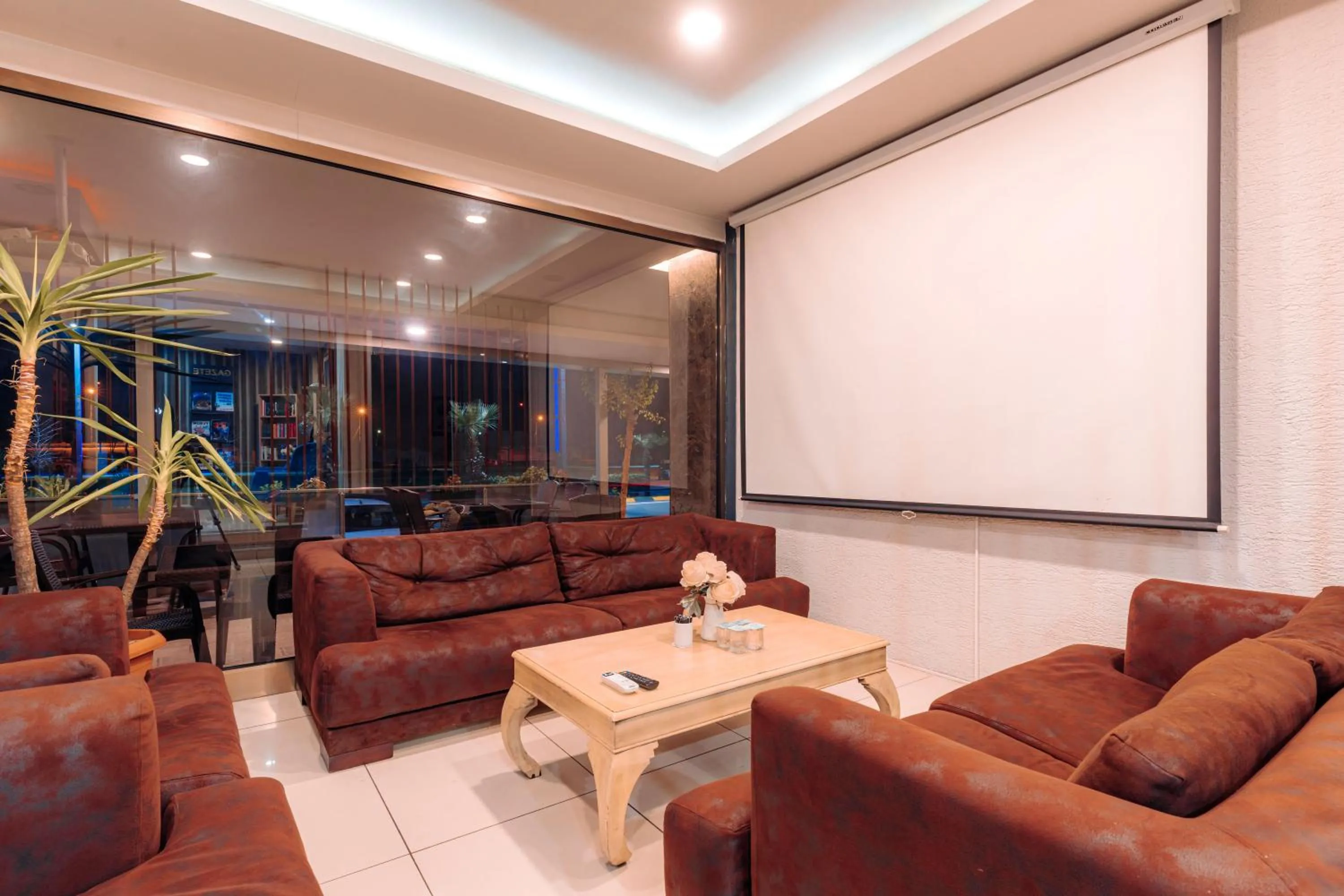 Communal lounge/ TV room in Aksular Hotel