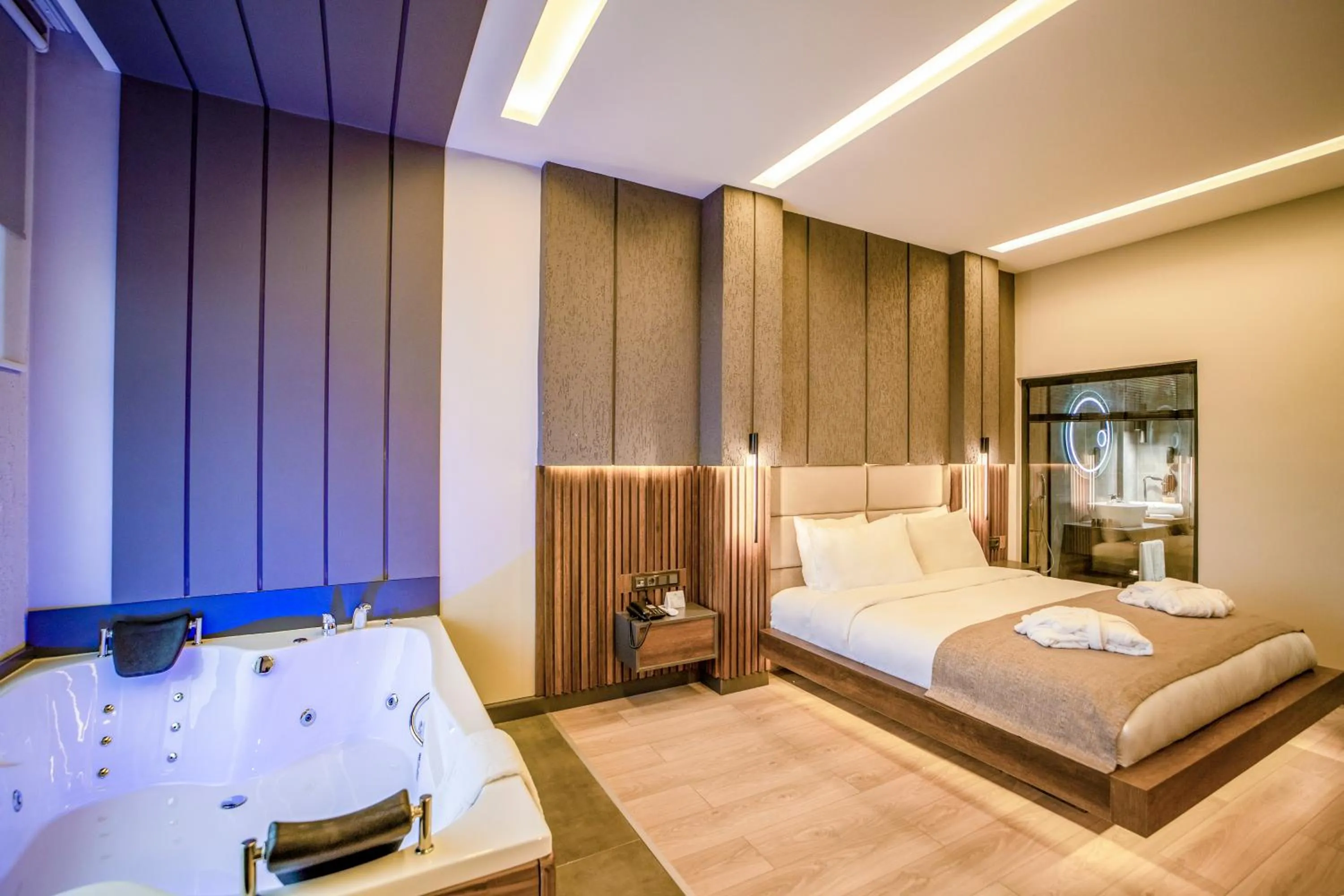 Bathroom, Bed in Aksular Hotel