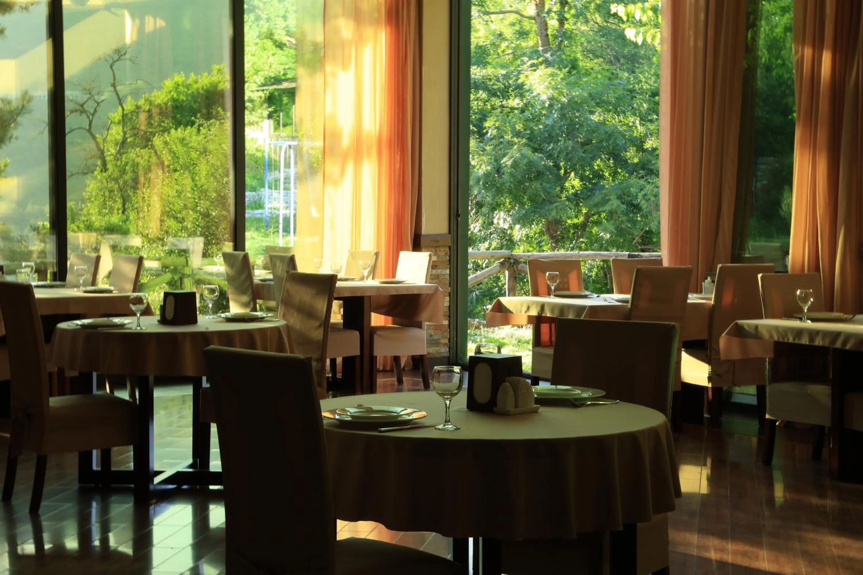 Restaurant/places to eat in Dilijan Park Resort & Villas