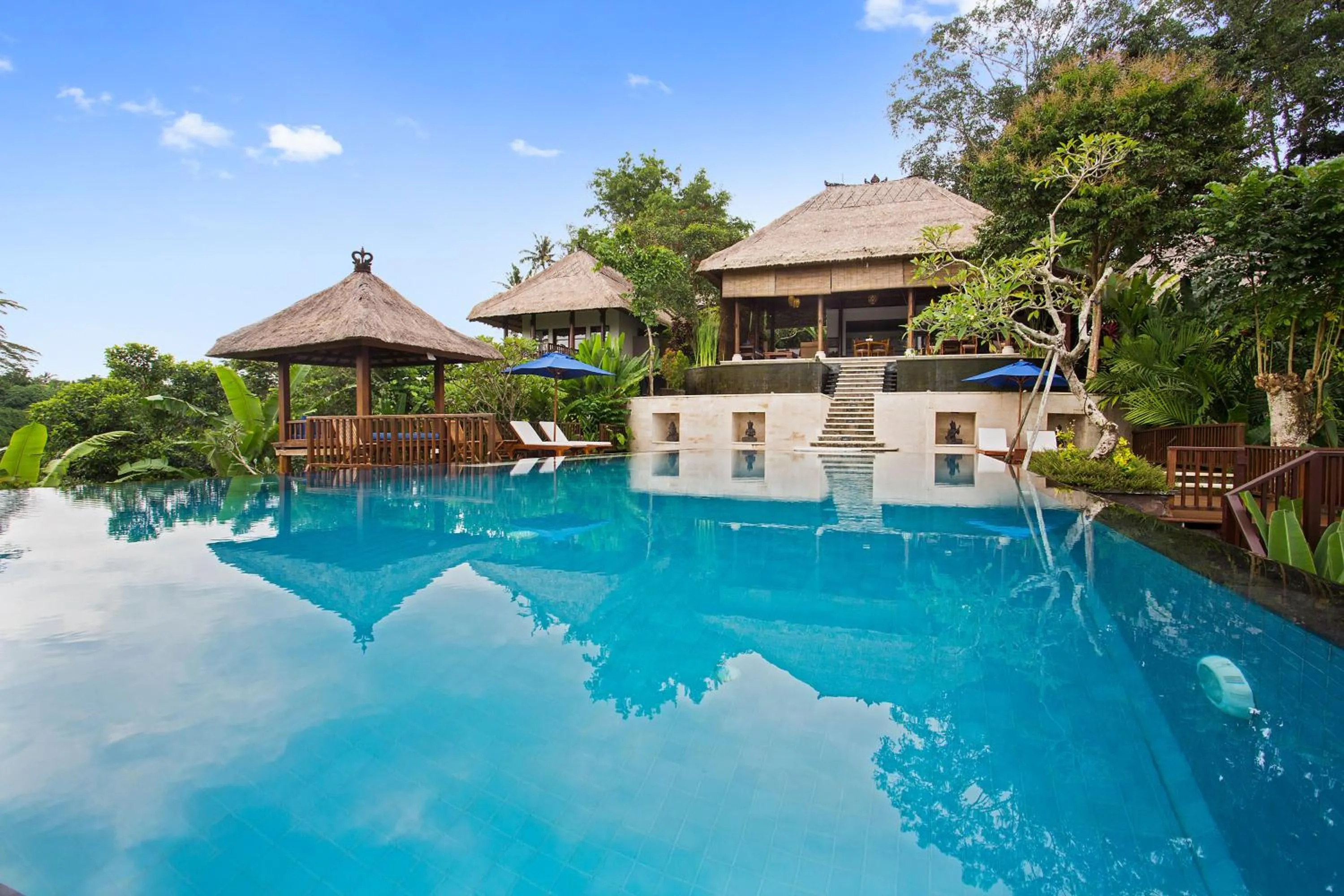 Swimming pool in Amori Villas